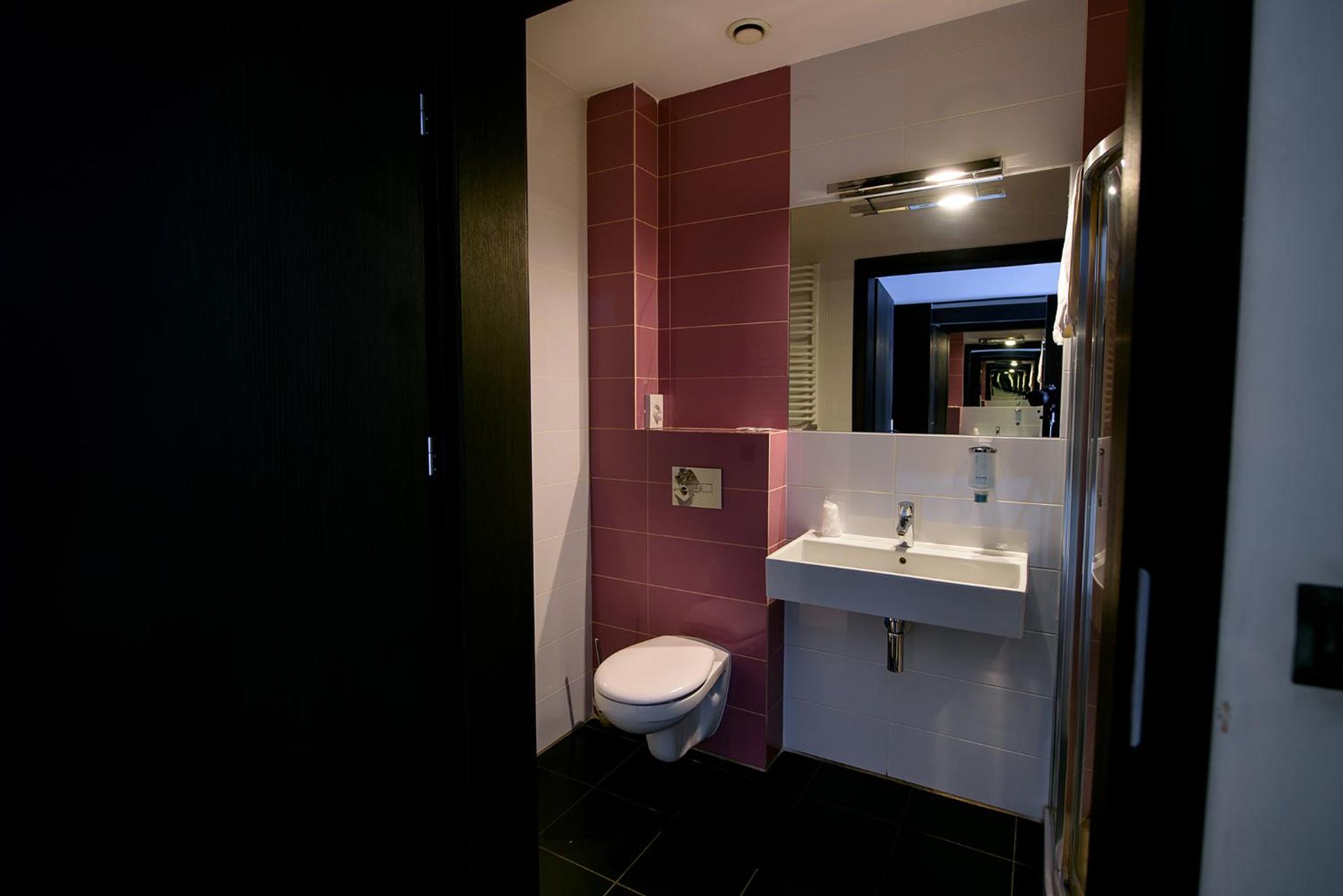 Double or Twin Room - Photo 5