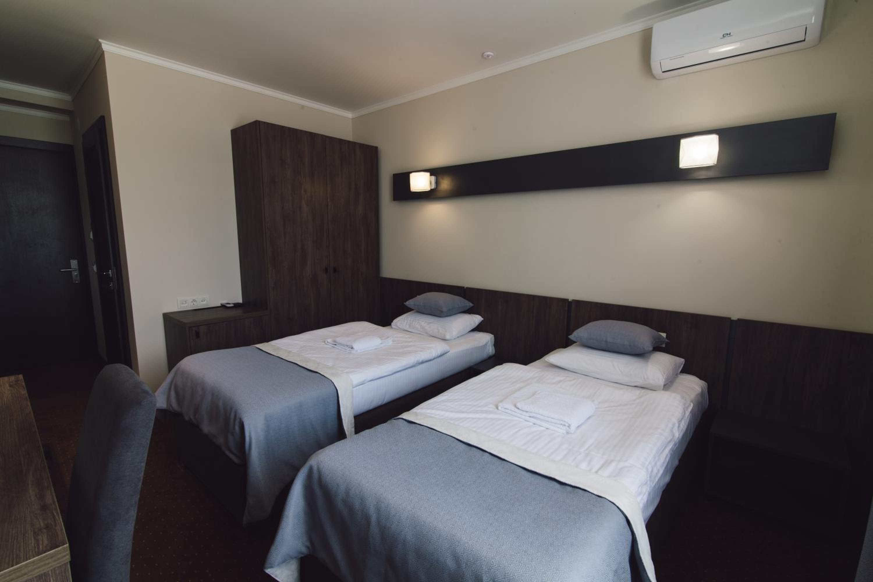 Large Double or Twin Room photo 3