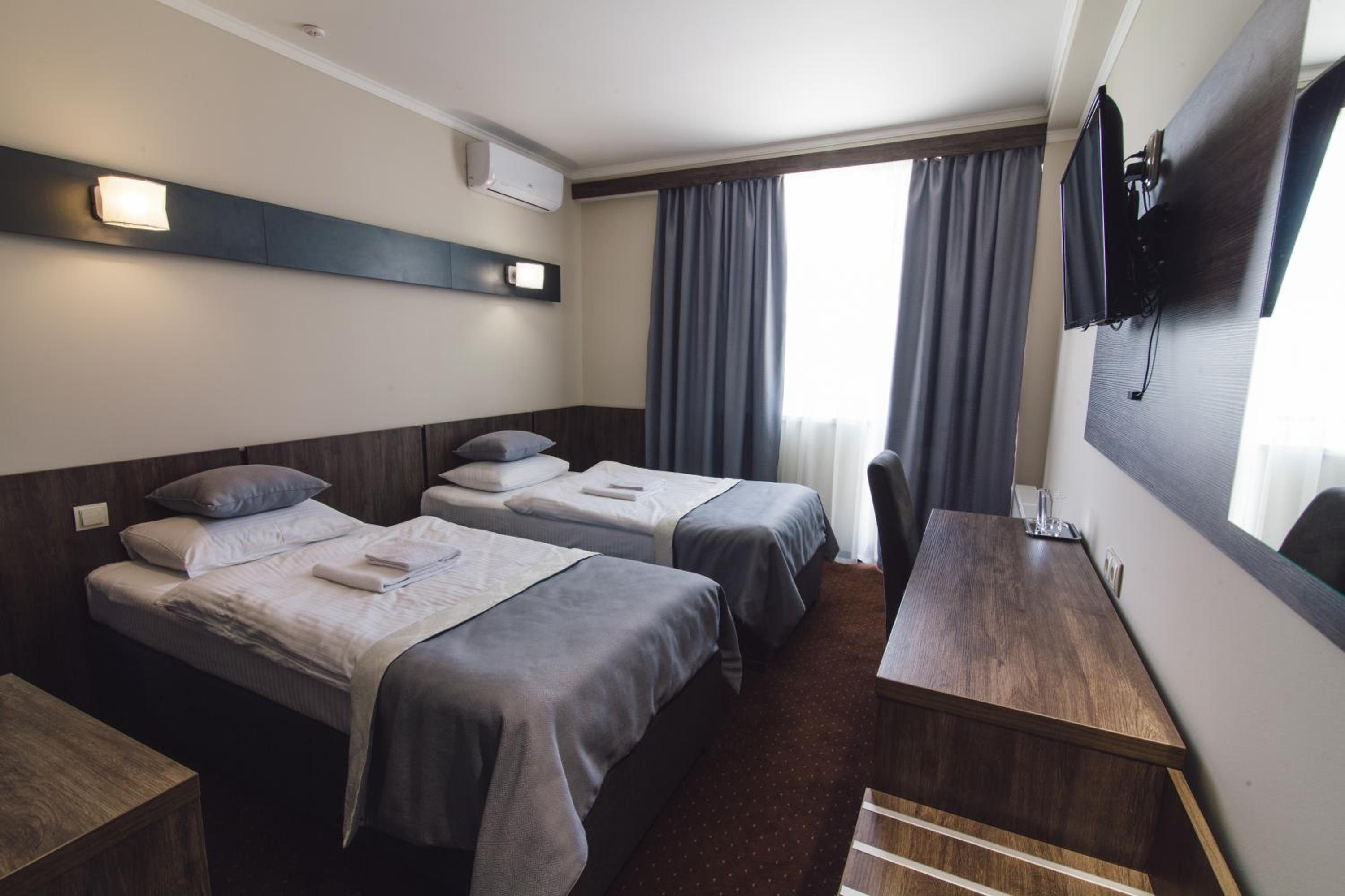 Large Double or Twin Room photo 1