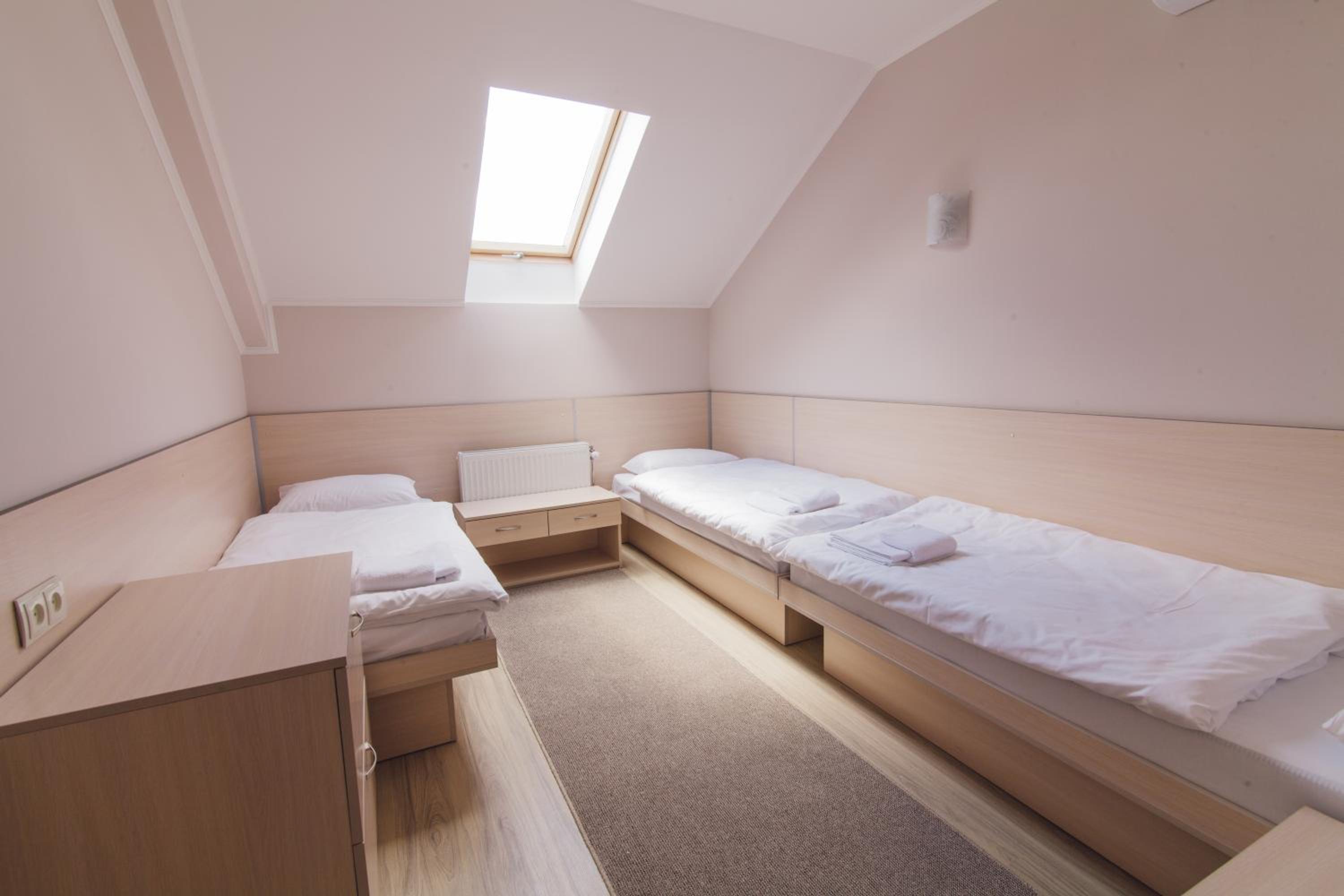 Economy Triple Room photo 1