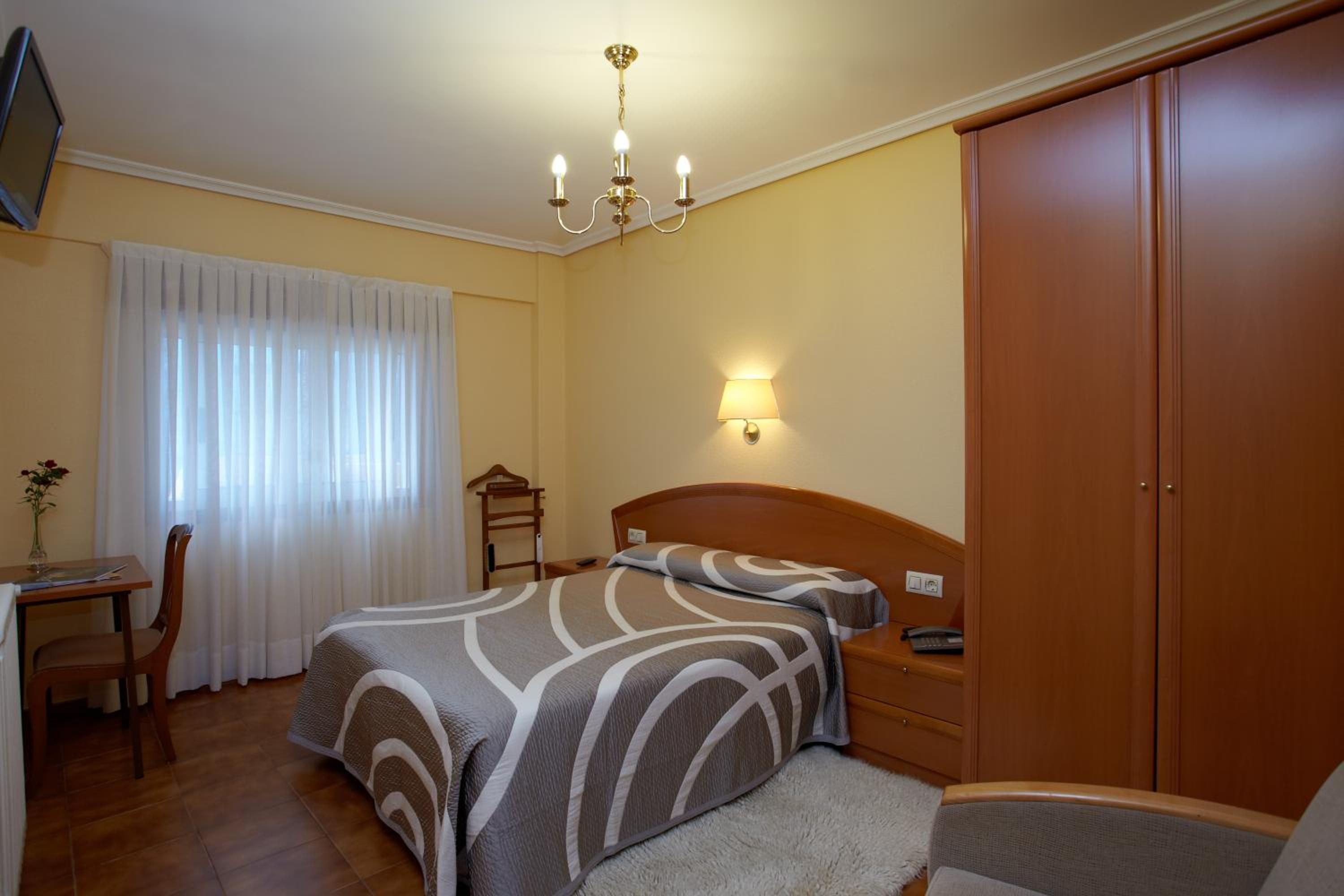 Economy Double Room photo 2