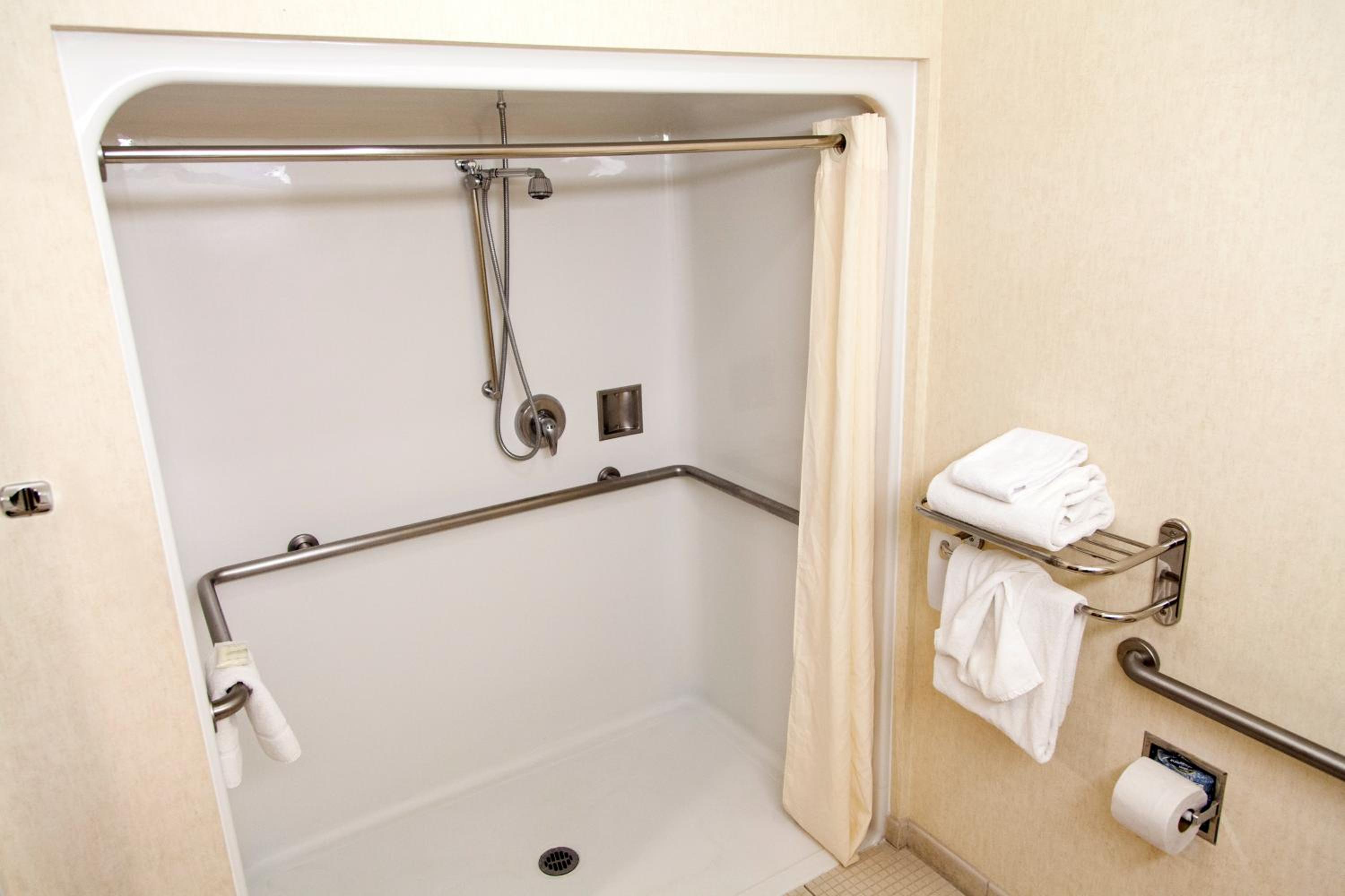 Deluxe Queen Room - Disability Access/Non-Smoking - Photo 6