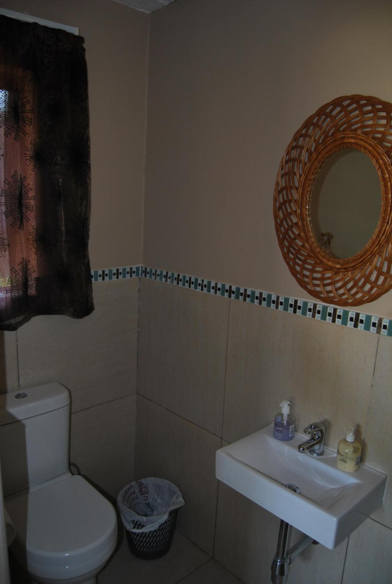 Economy Double Room - Photo 7