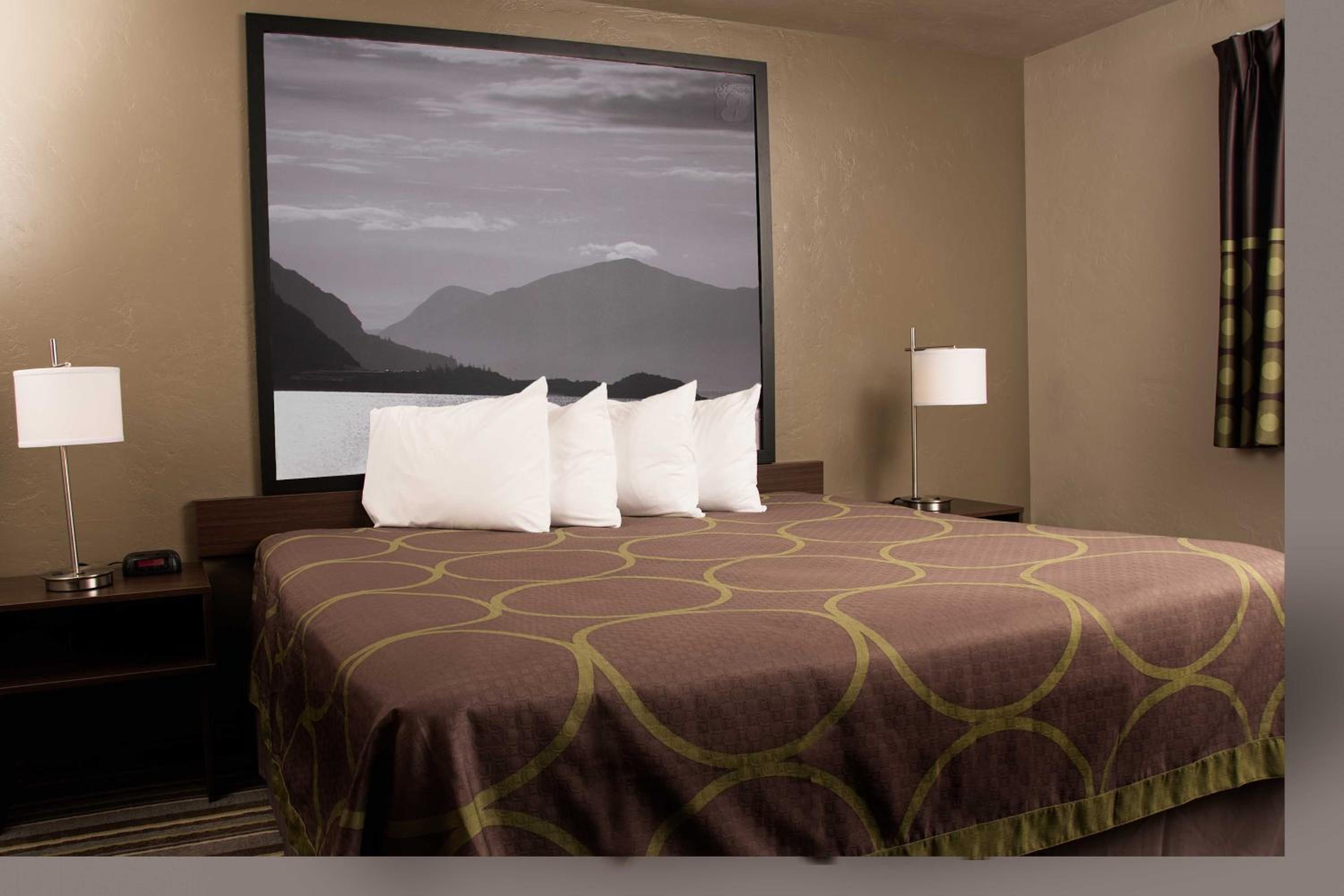 Queen Room - Non-Smoking - Photo 2