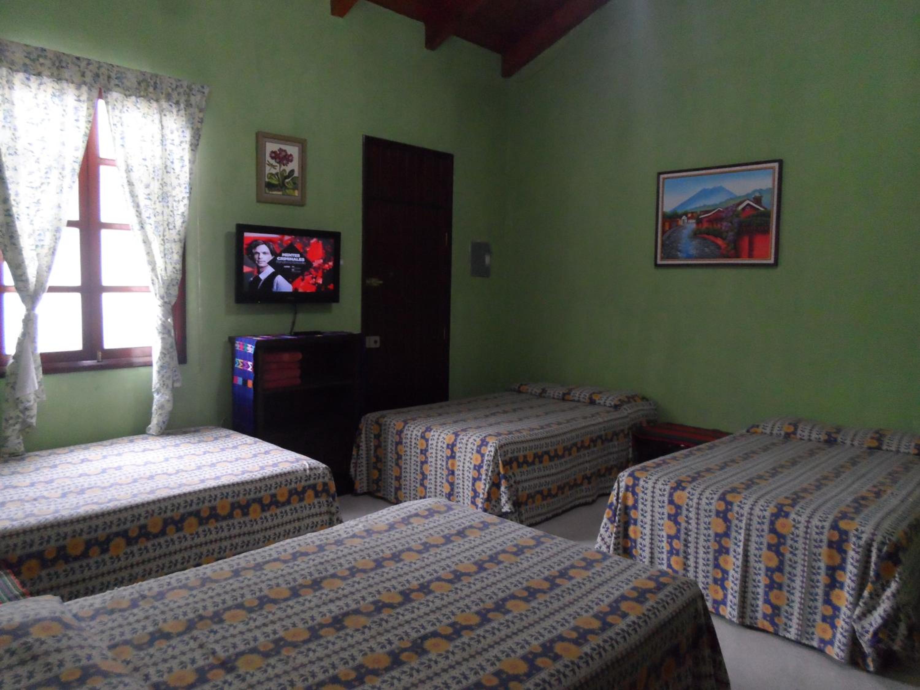 Quadruple Room with Private Bathroom photo 1