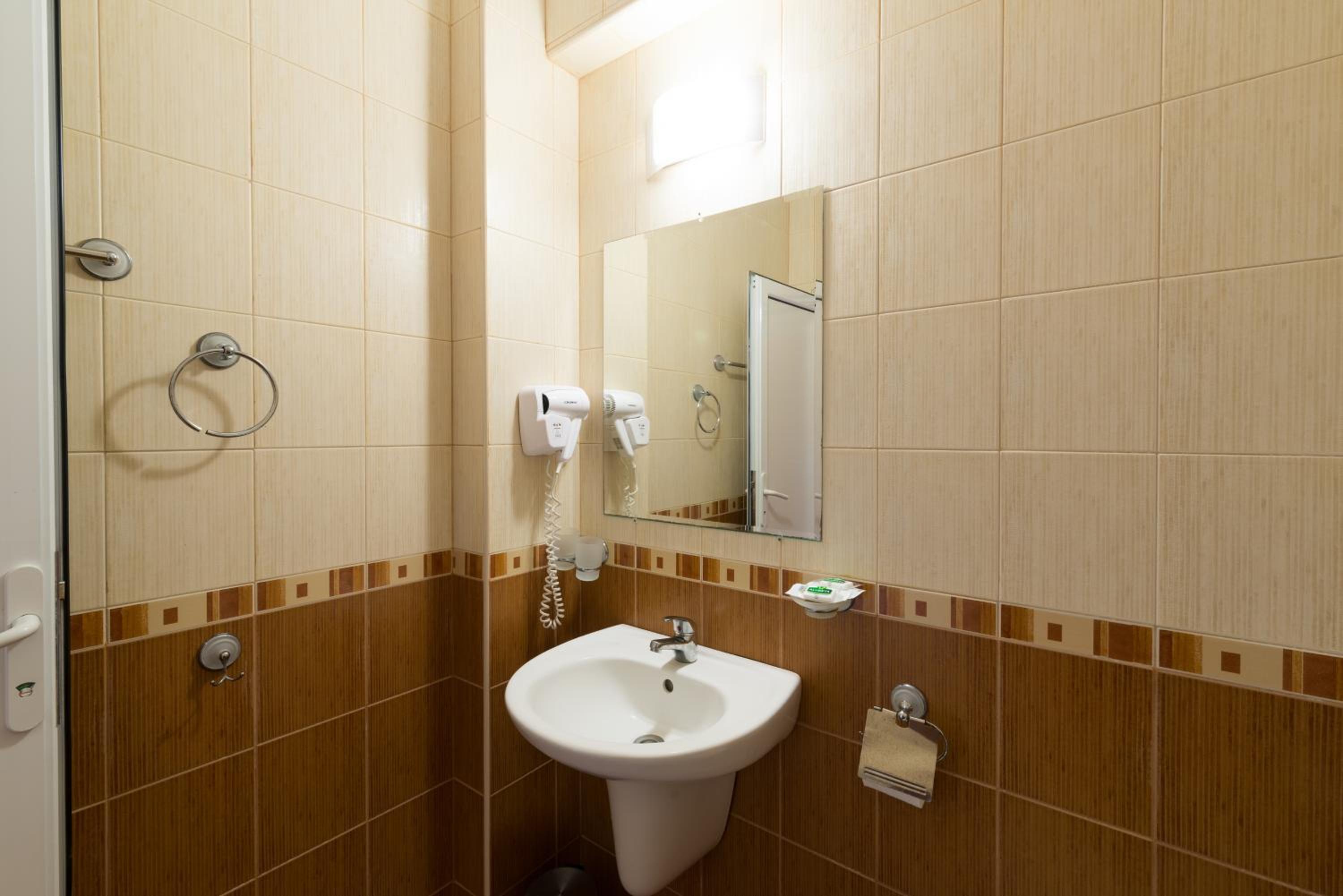 Twin Room with Balcony (2 Adults + 1 Child) photo 3