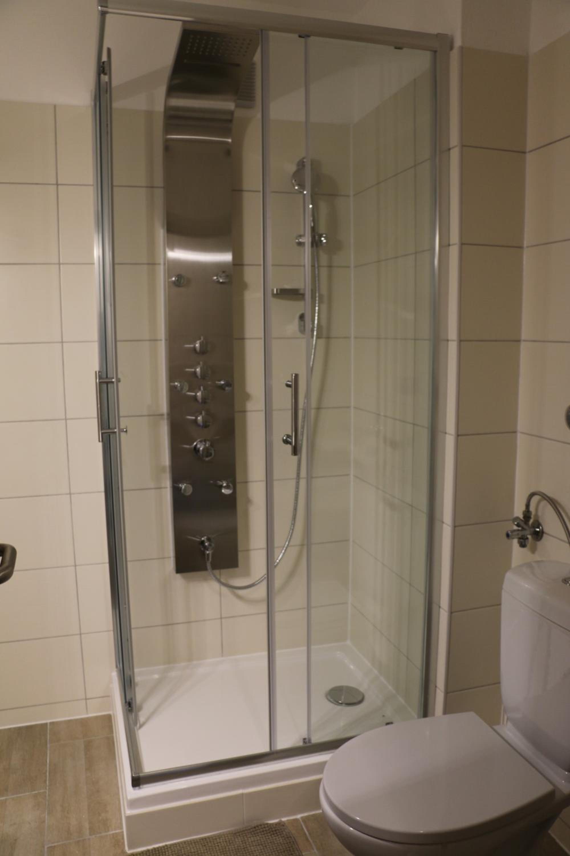 Studio Apartment - Photo 18