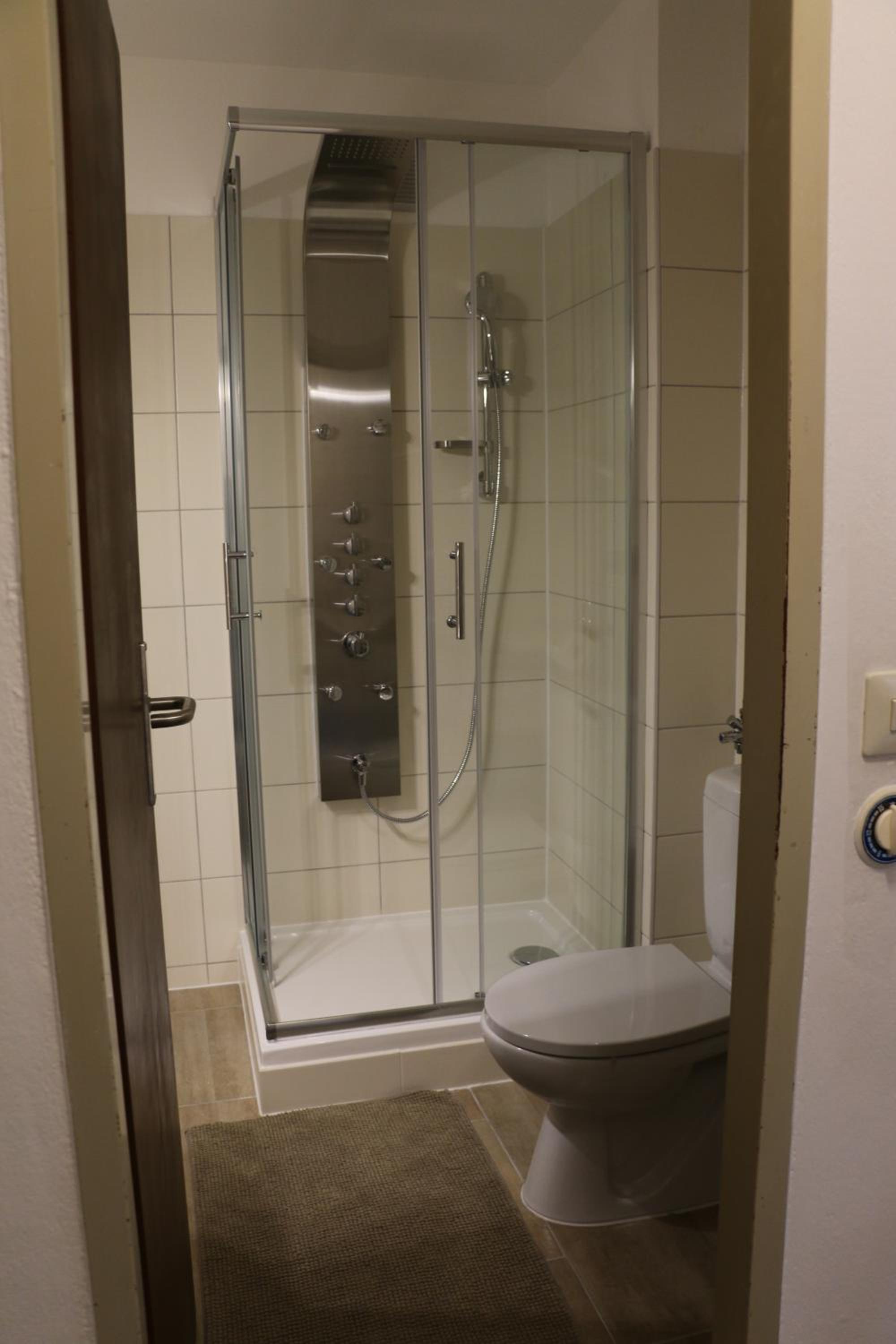 Studio Apartment - Photo 19