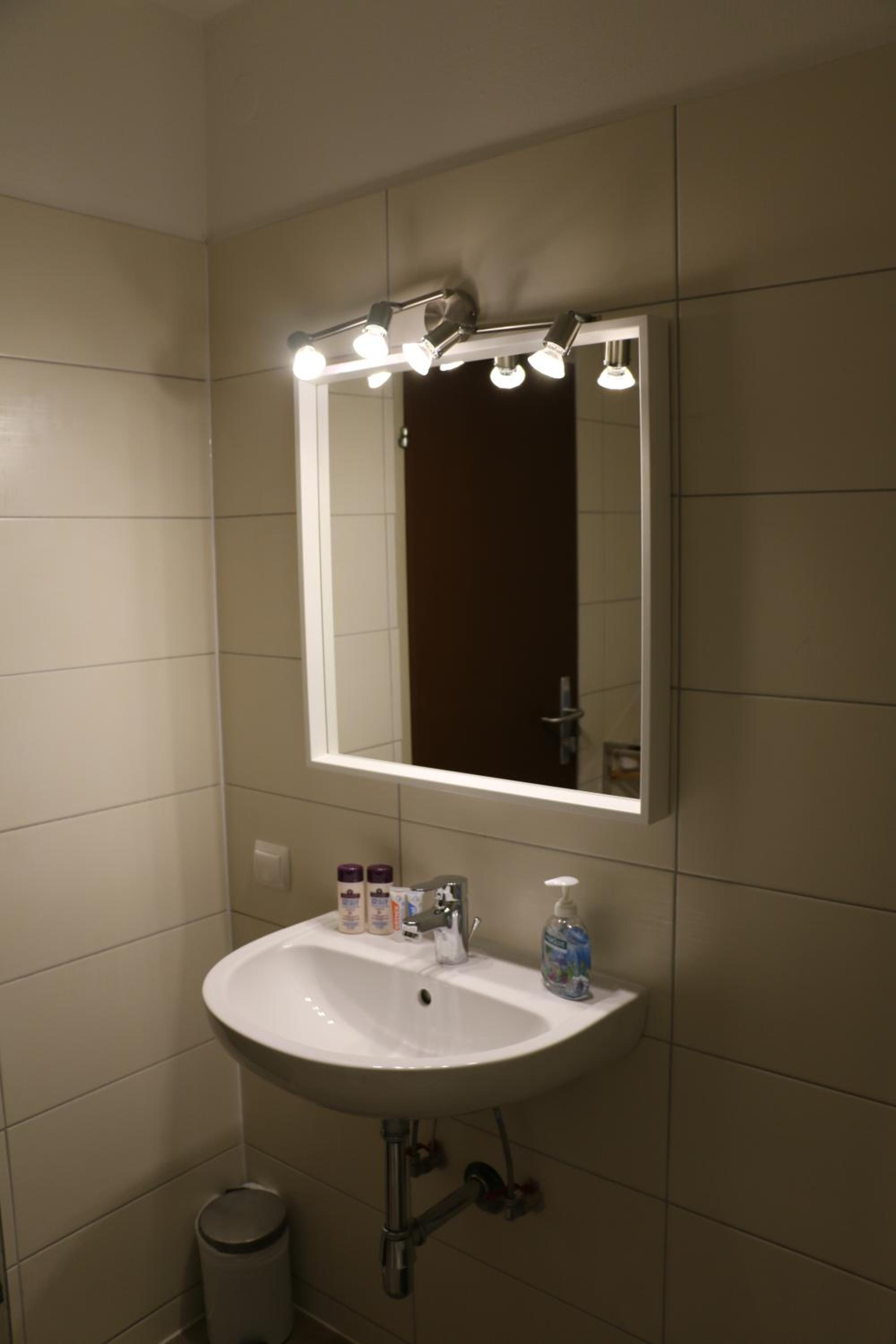 Studio Apartment - Photo 2