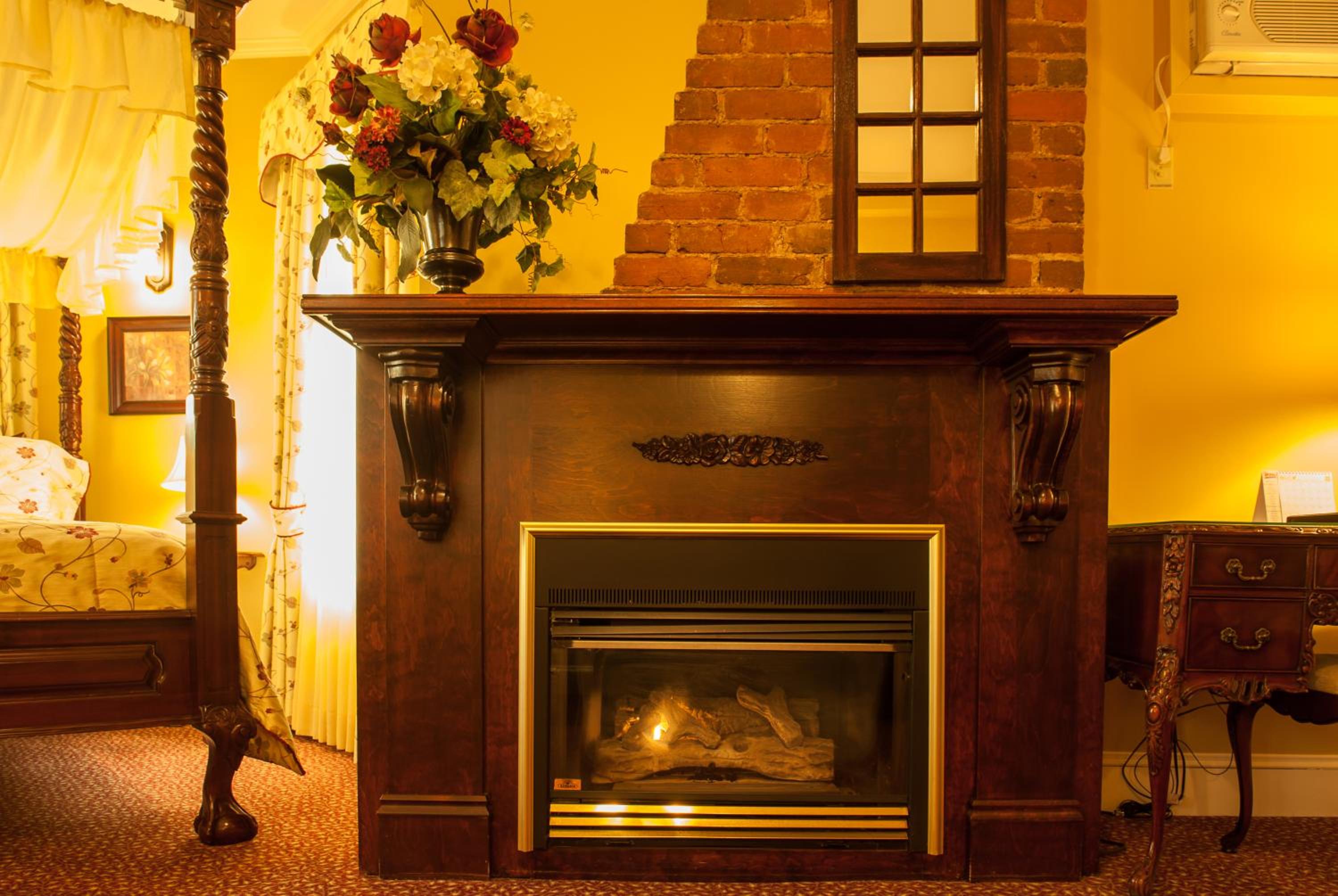 Queen Room photo 2