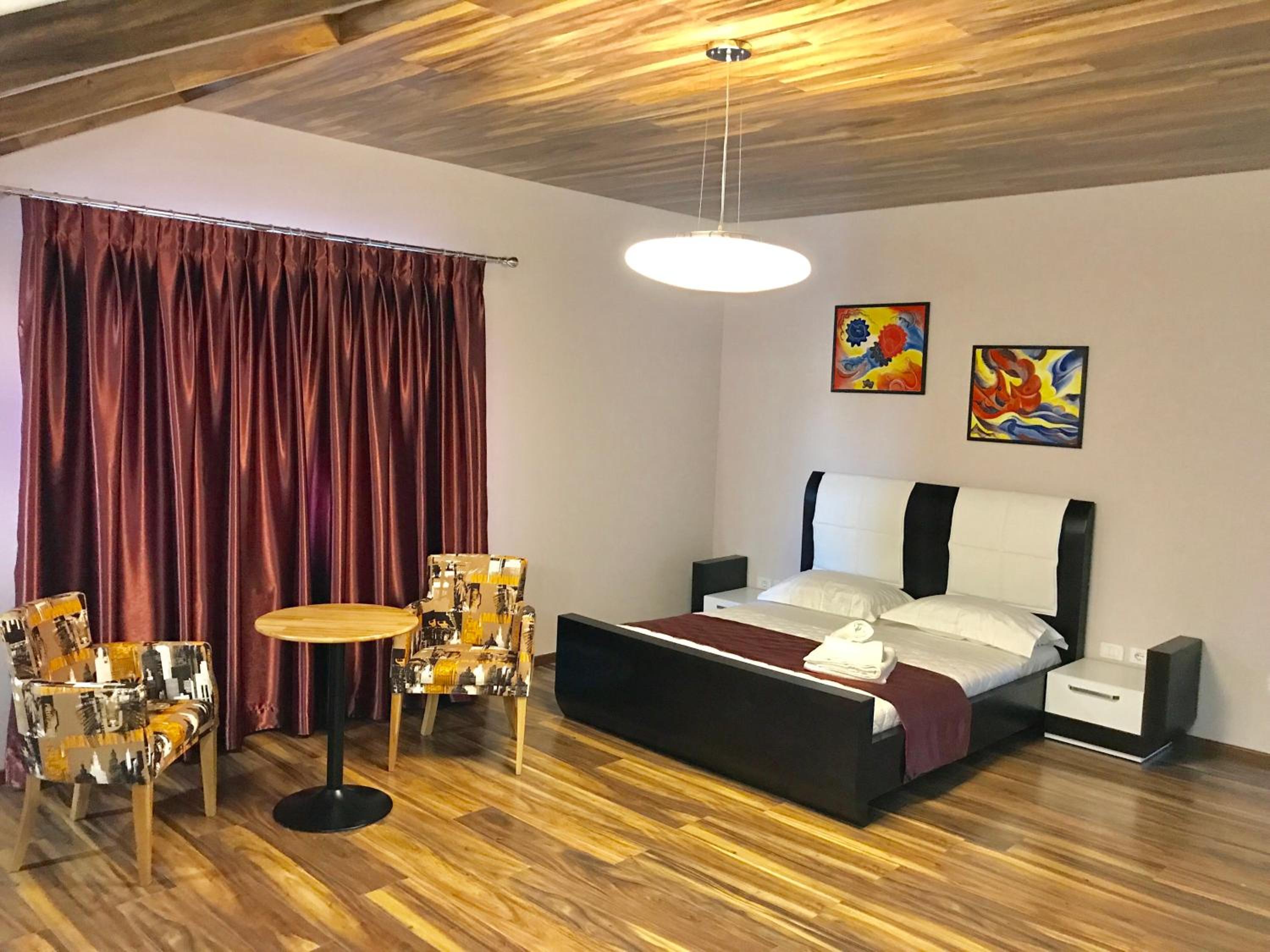 Deluxe Double Room (2 Adults + 1 Child)