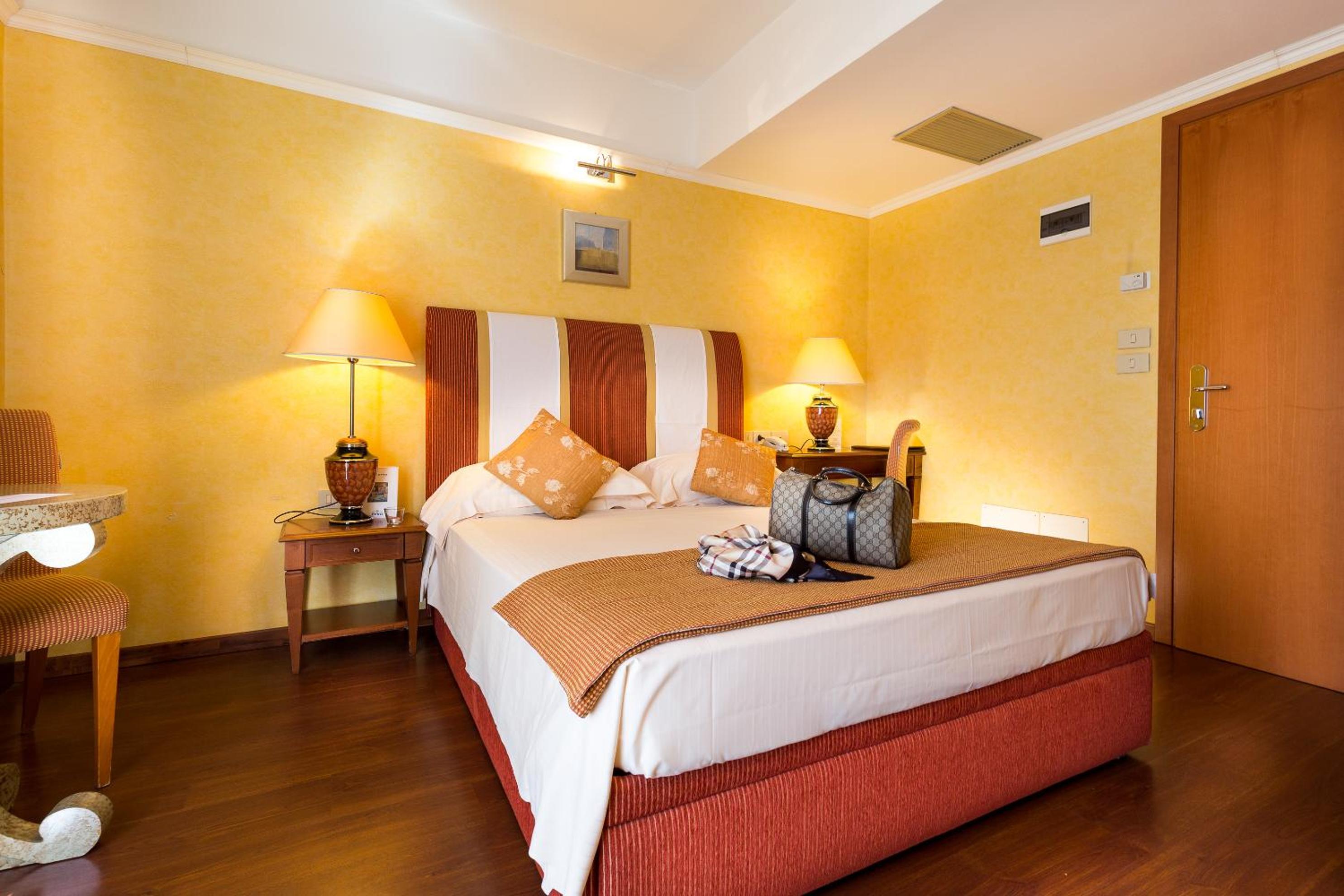 Double Room - Photo 3