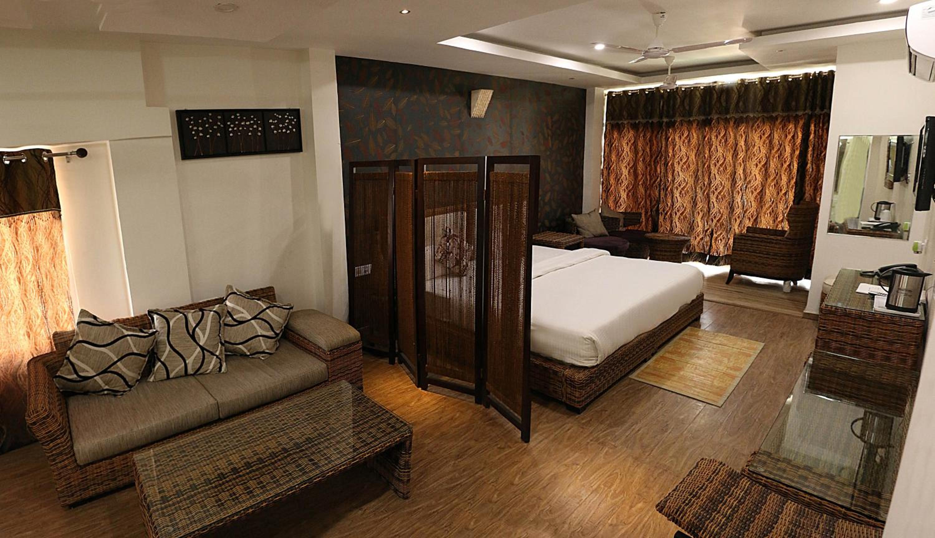 King Room with Balcony photo 2