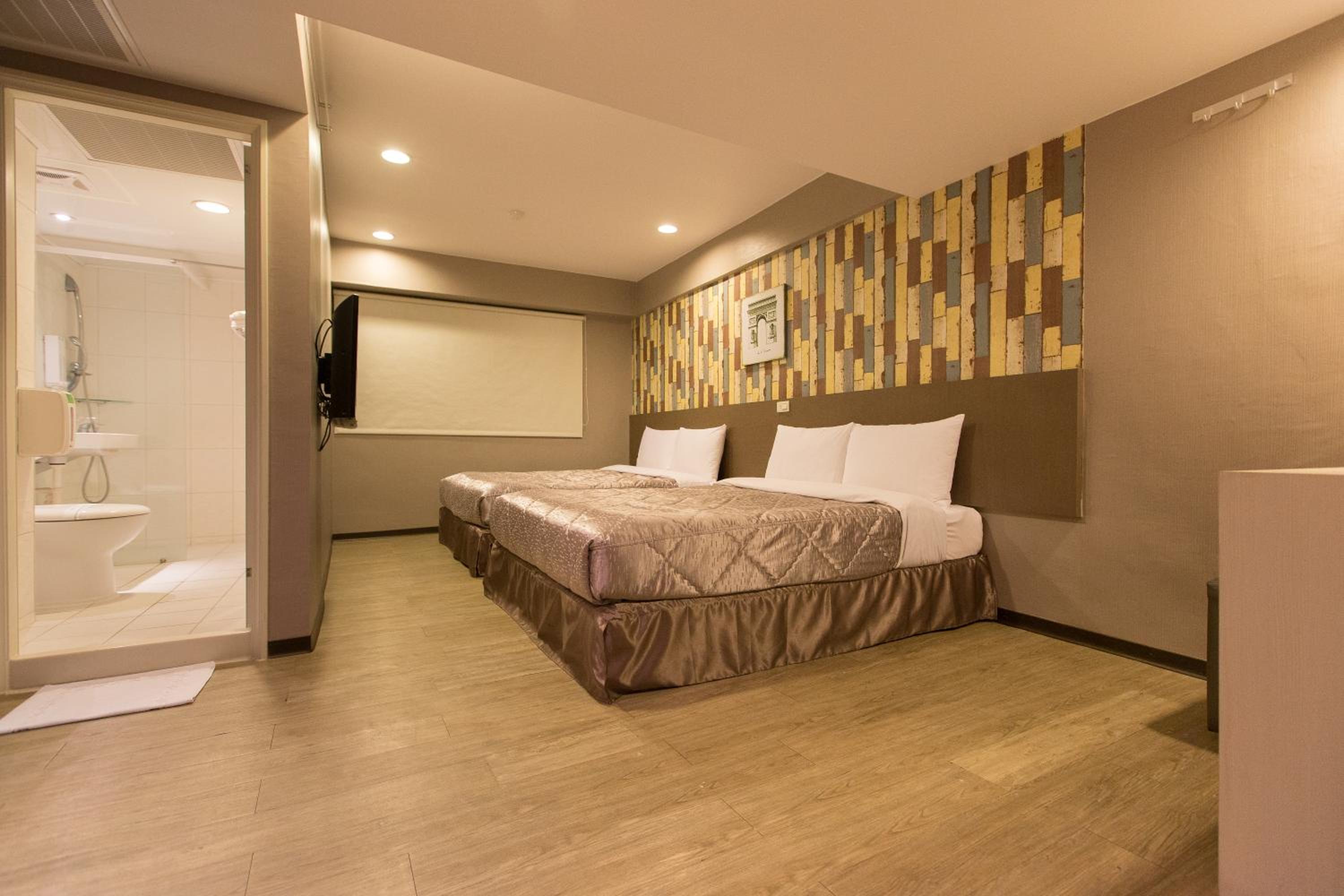 Quadruple Room - Photo 1