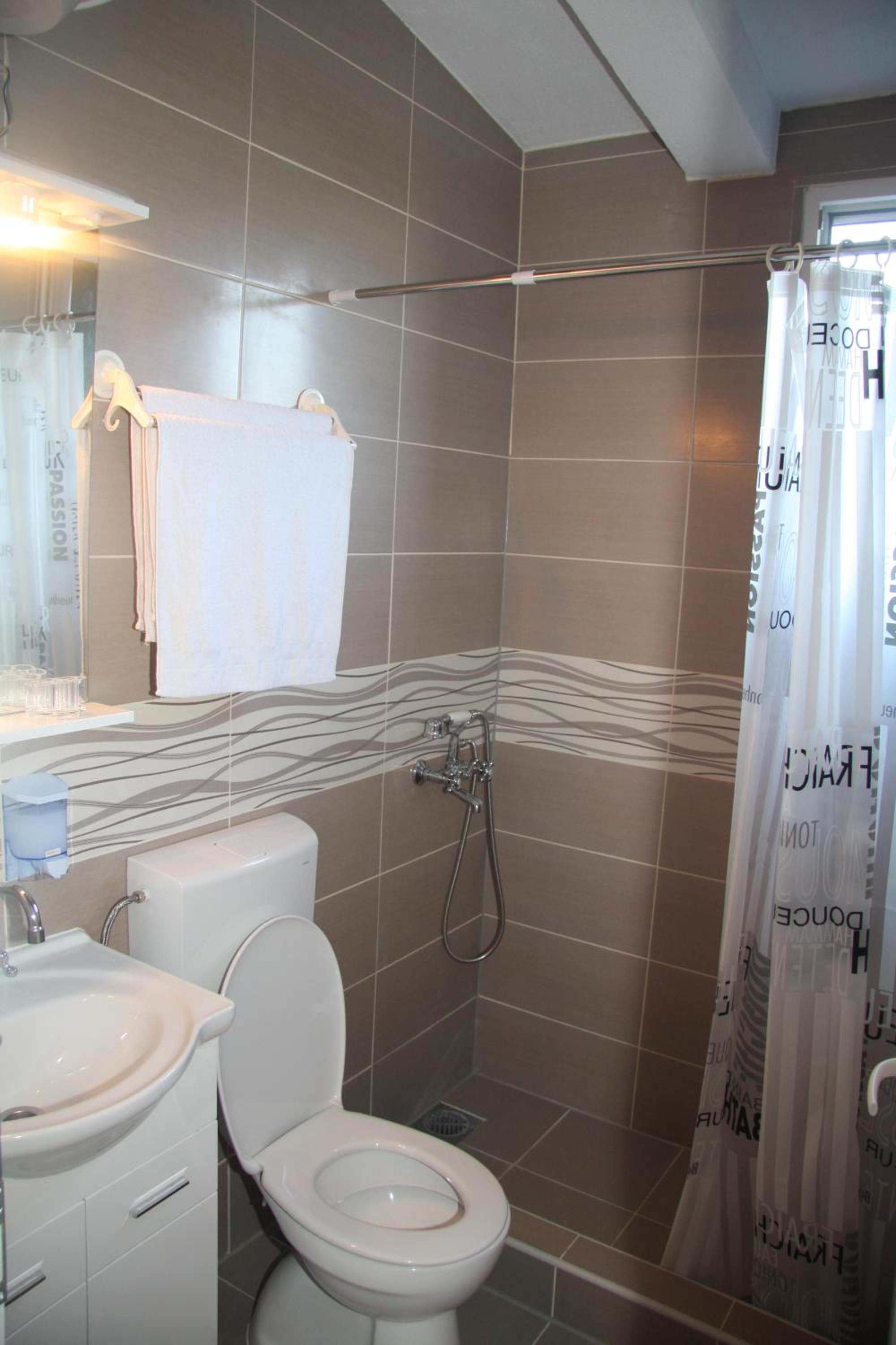 Double Room with Private Bathroom photo 1