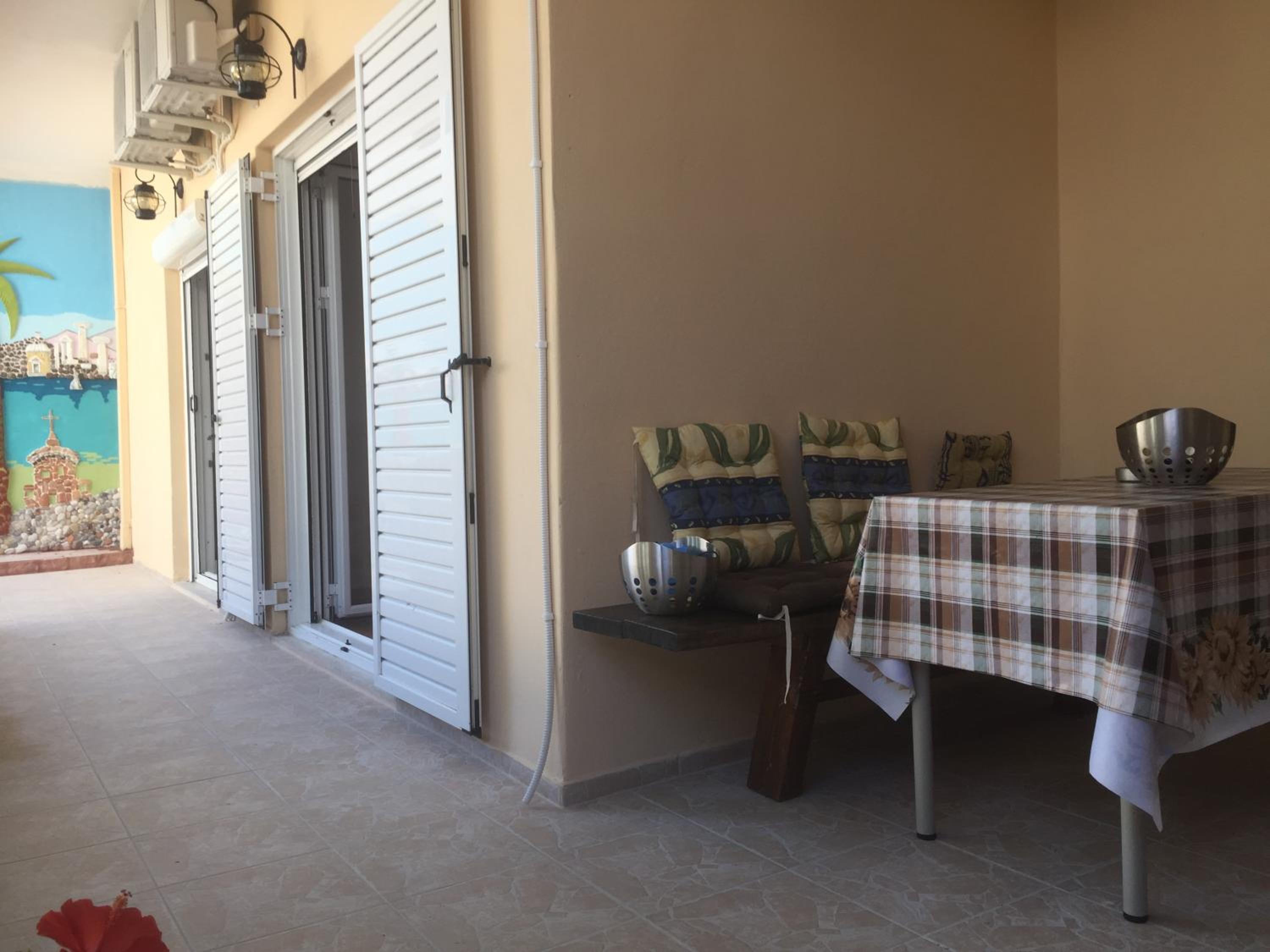 Apartment with Terrace - Photo 4