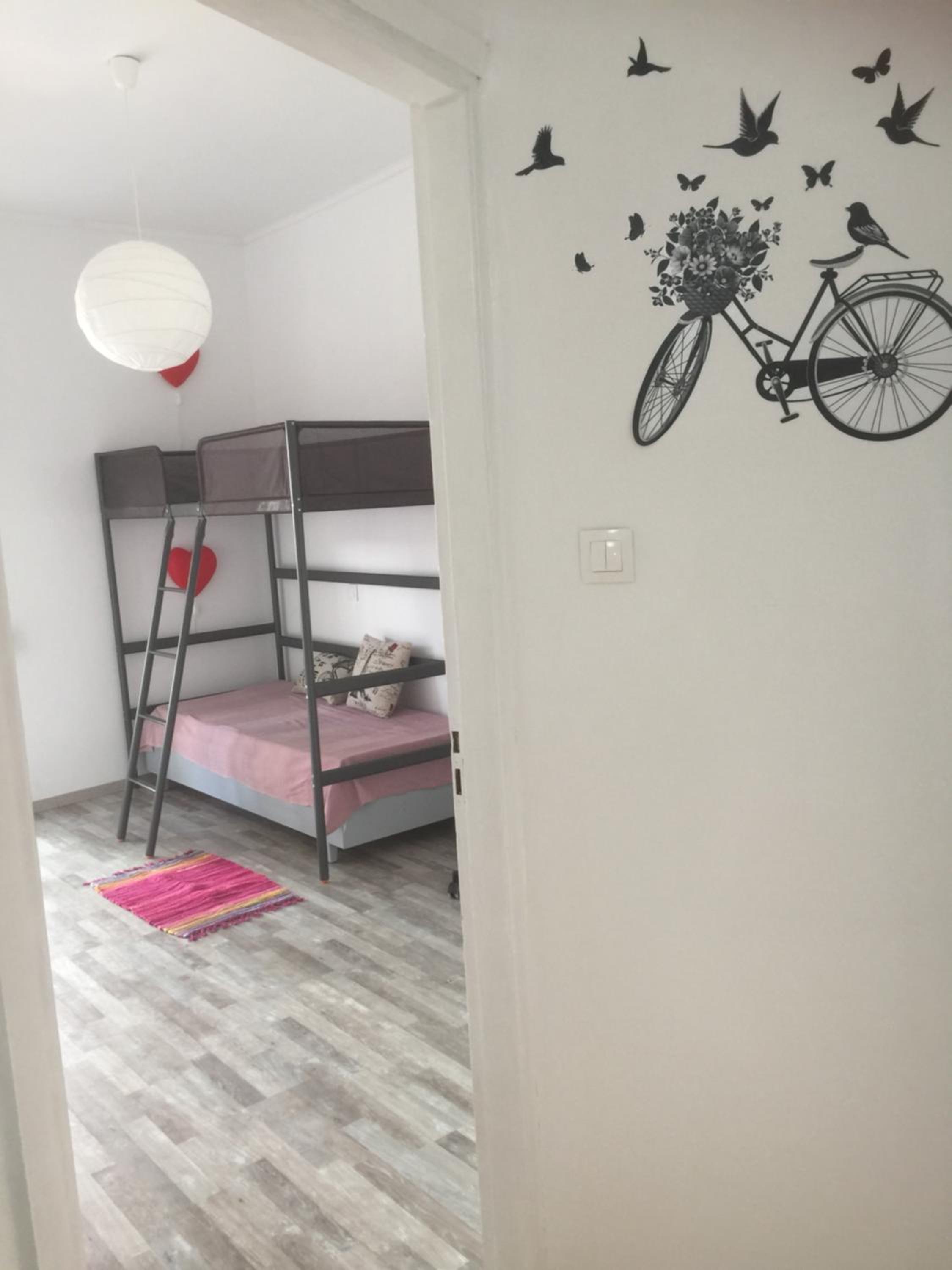 Apartment with Terrace - Photo 16