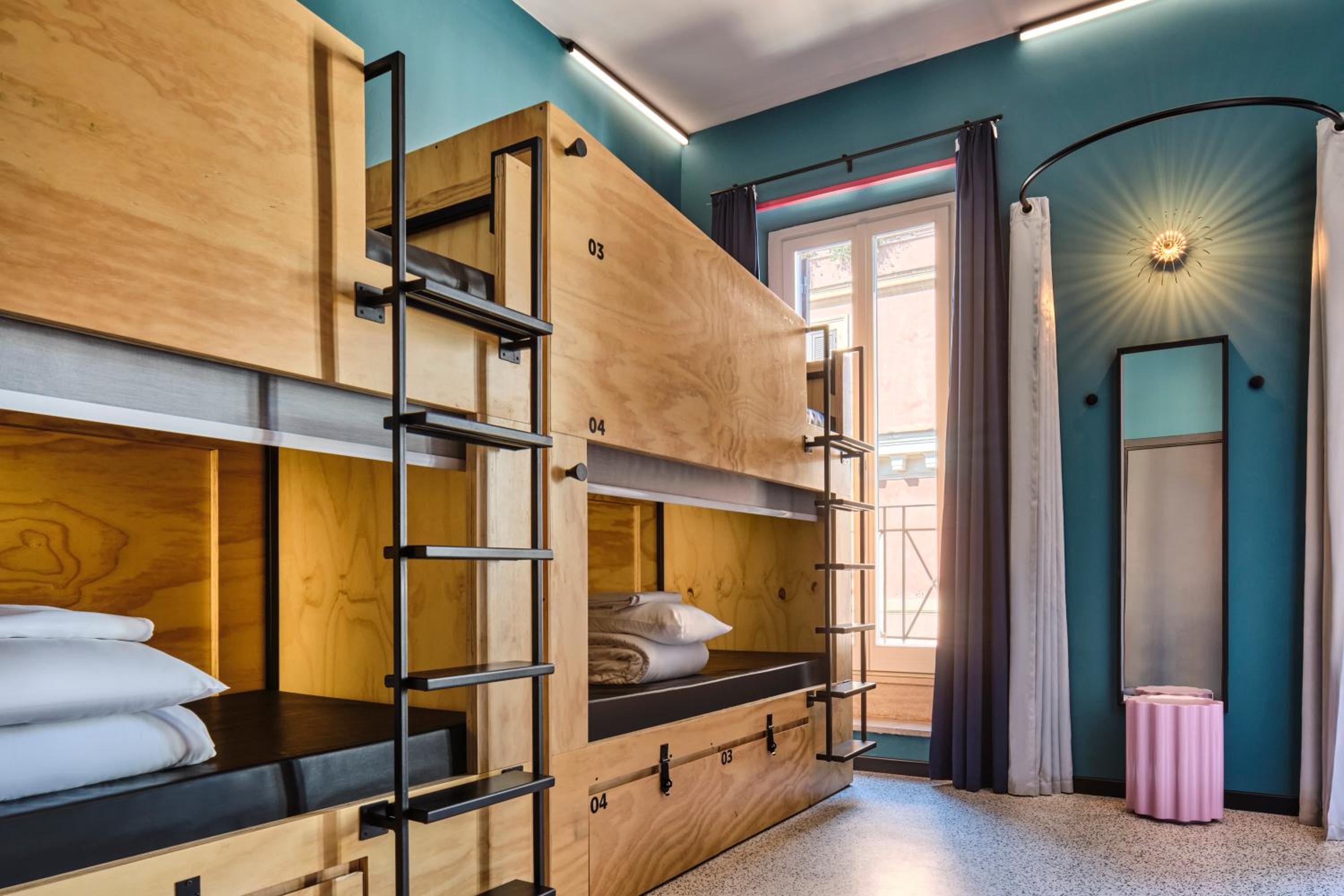 Bed in 8-Bed Mixed Dormitory Room photo 2