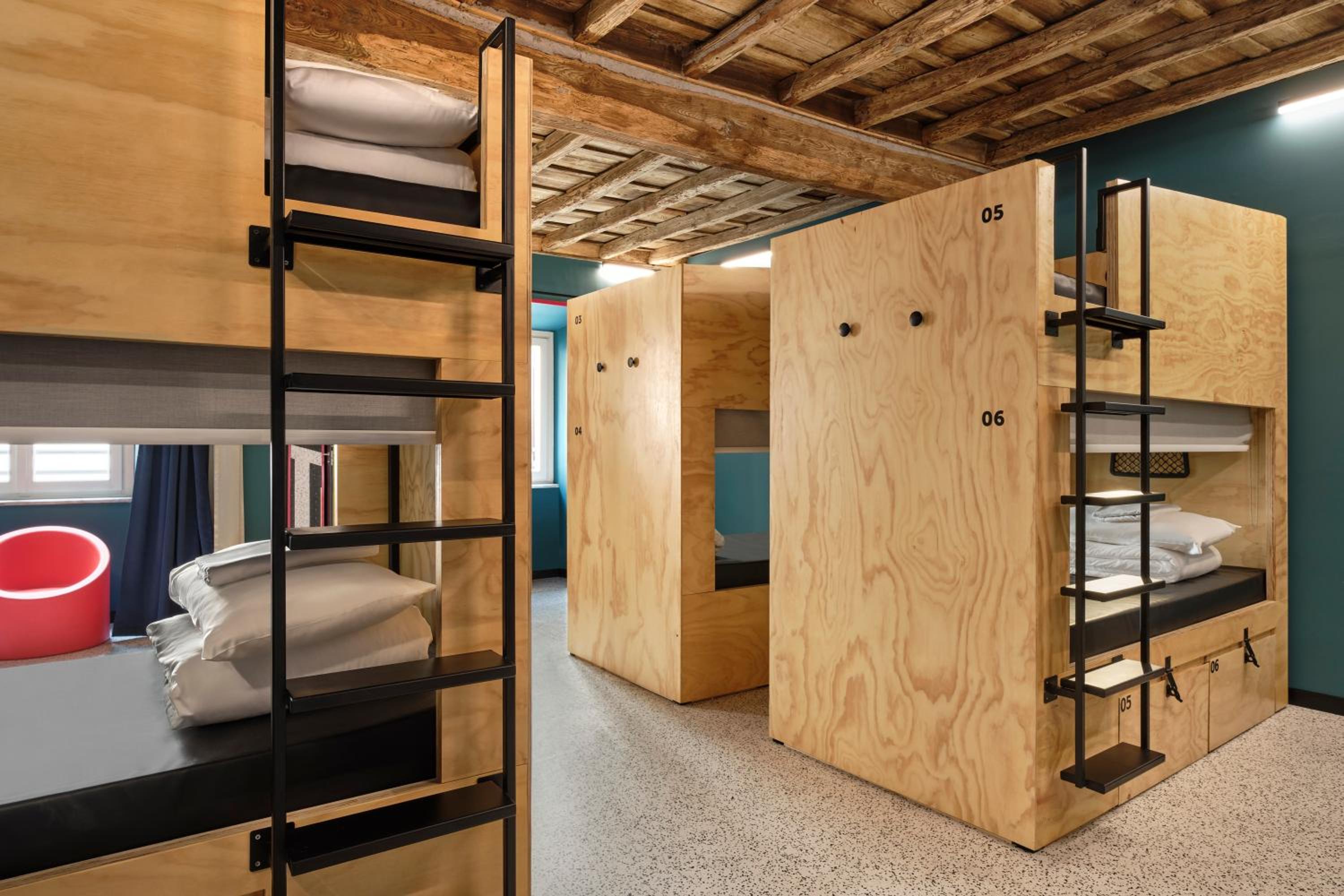 Bed in 6-Bed Mixed Dormitory Room photo 2