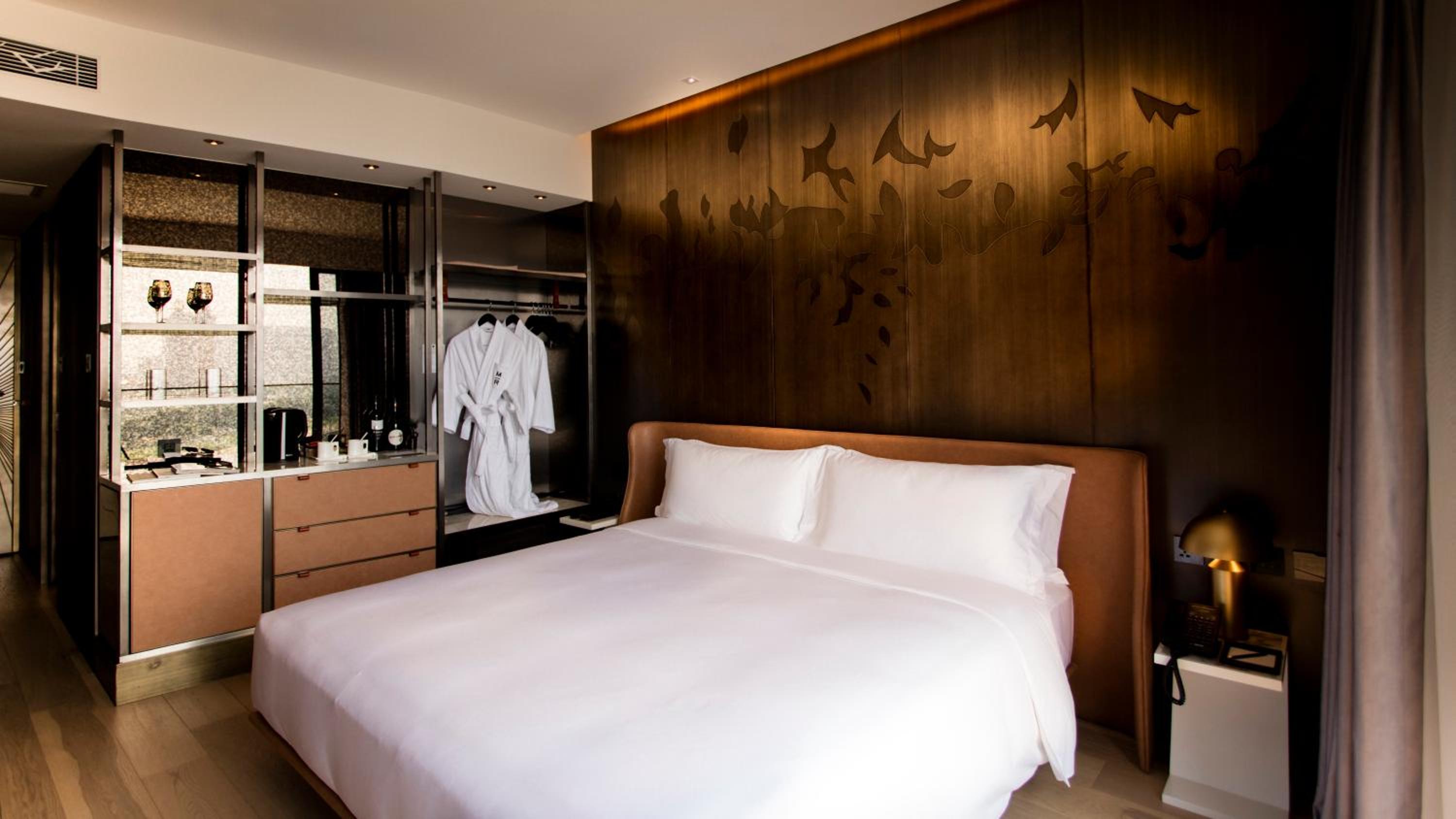 Superior Cotai King Bed Room - Photo 2