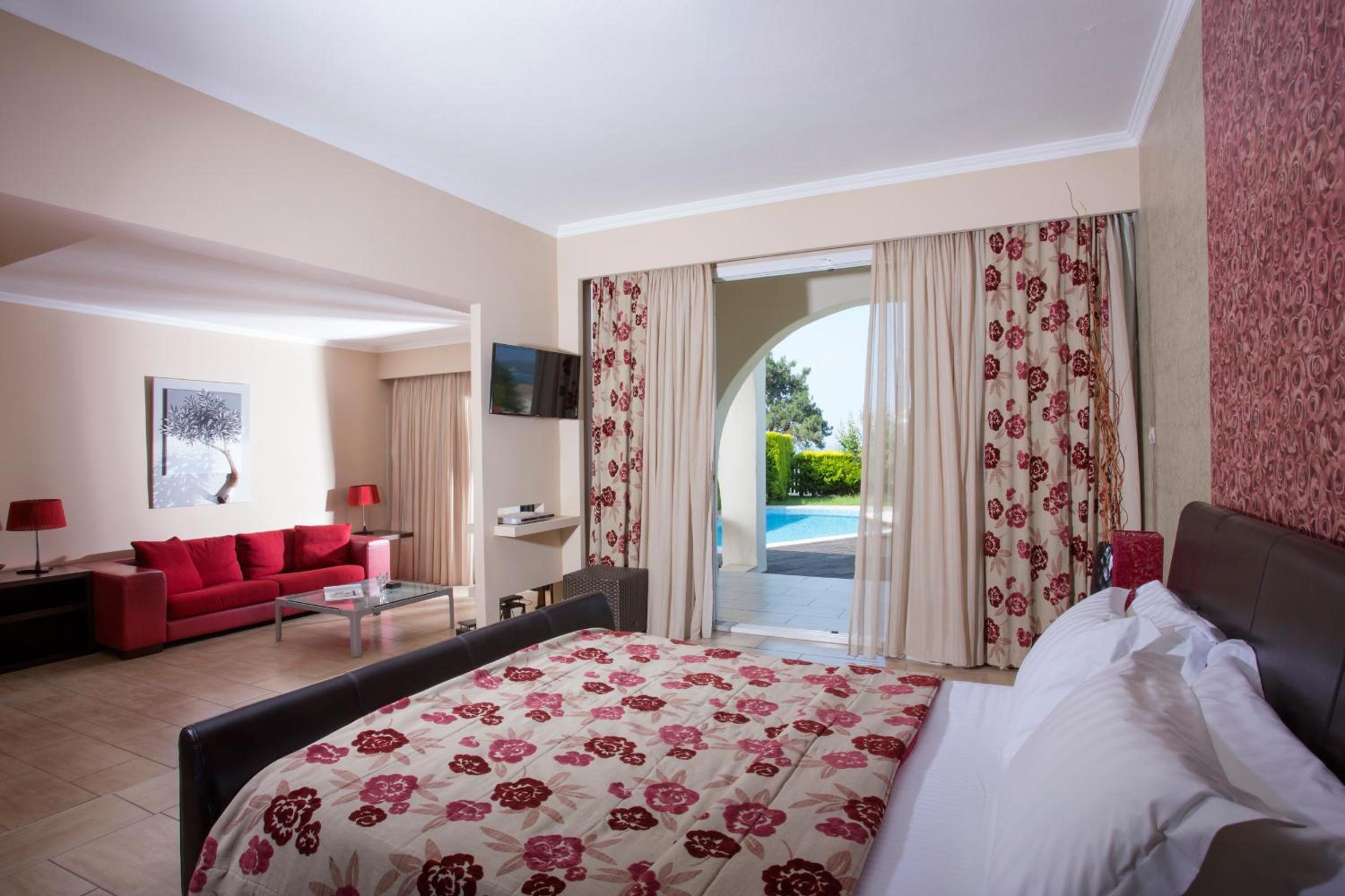 Suite with Private Pool - Photo 5