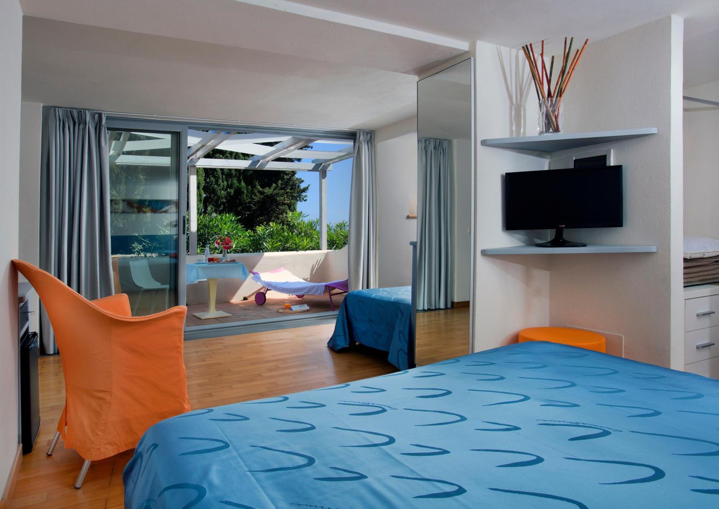 Double Or Twin Room With Partial Sea View