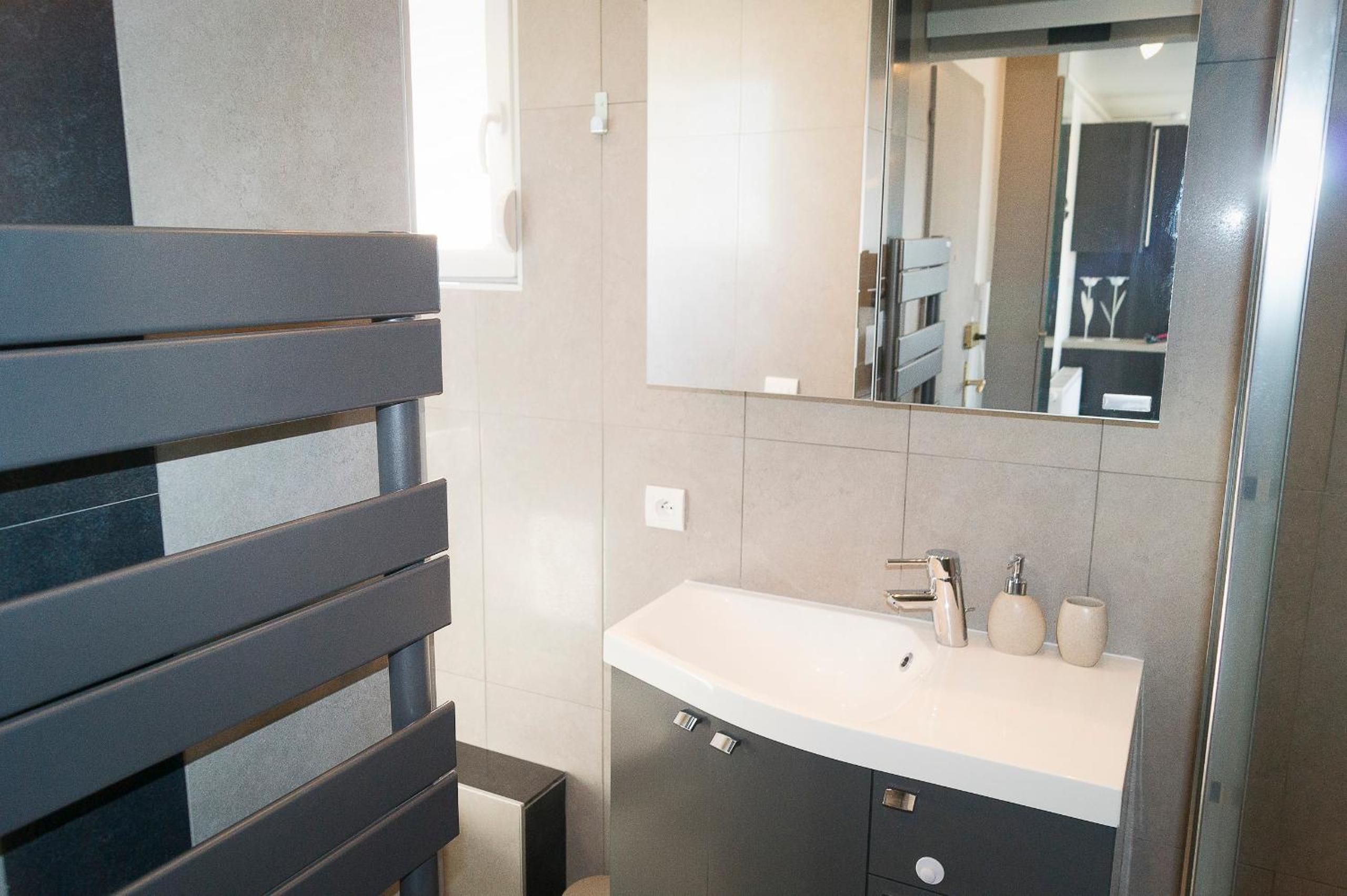 Apartment with Mountain View - Photo 15