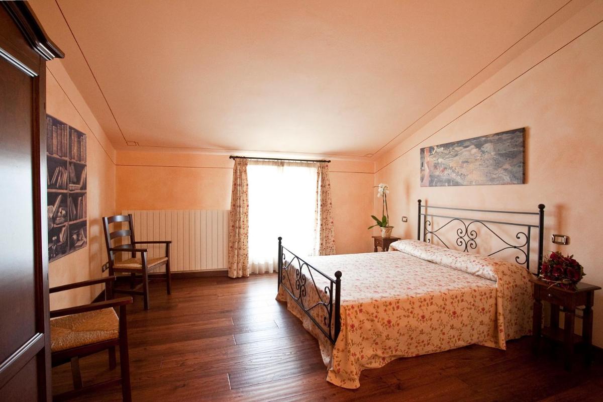 One-Bedroom Apartment (2 Adults) with Mountain View photo 1