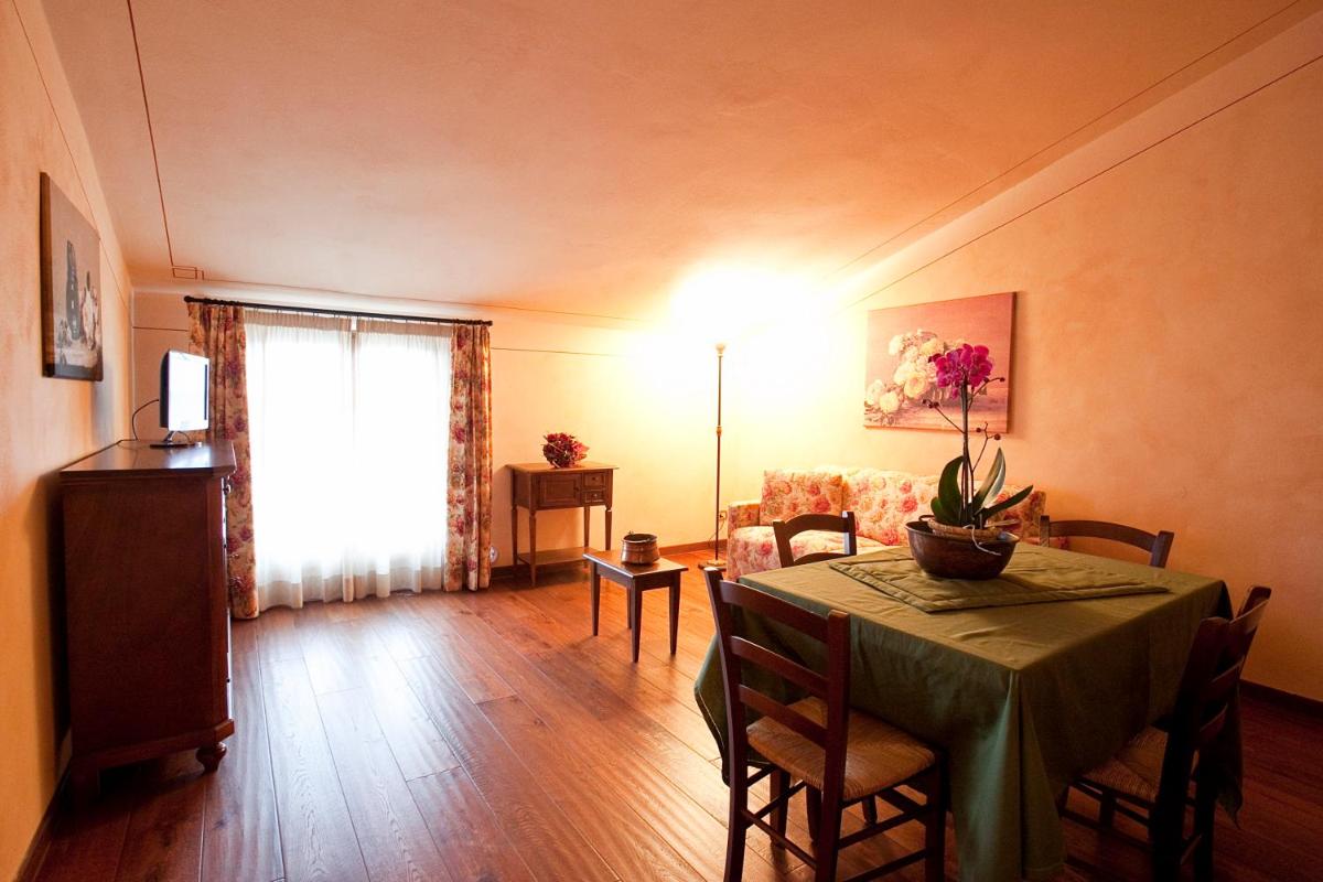 One-Bedroom Apartment (3 Adults) with Mountain View photo 3