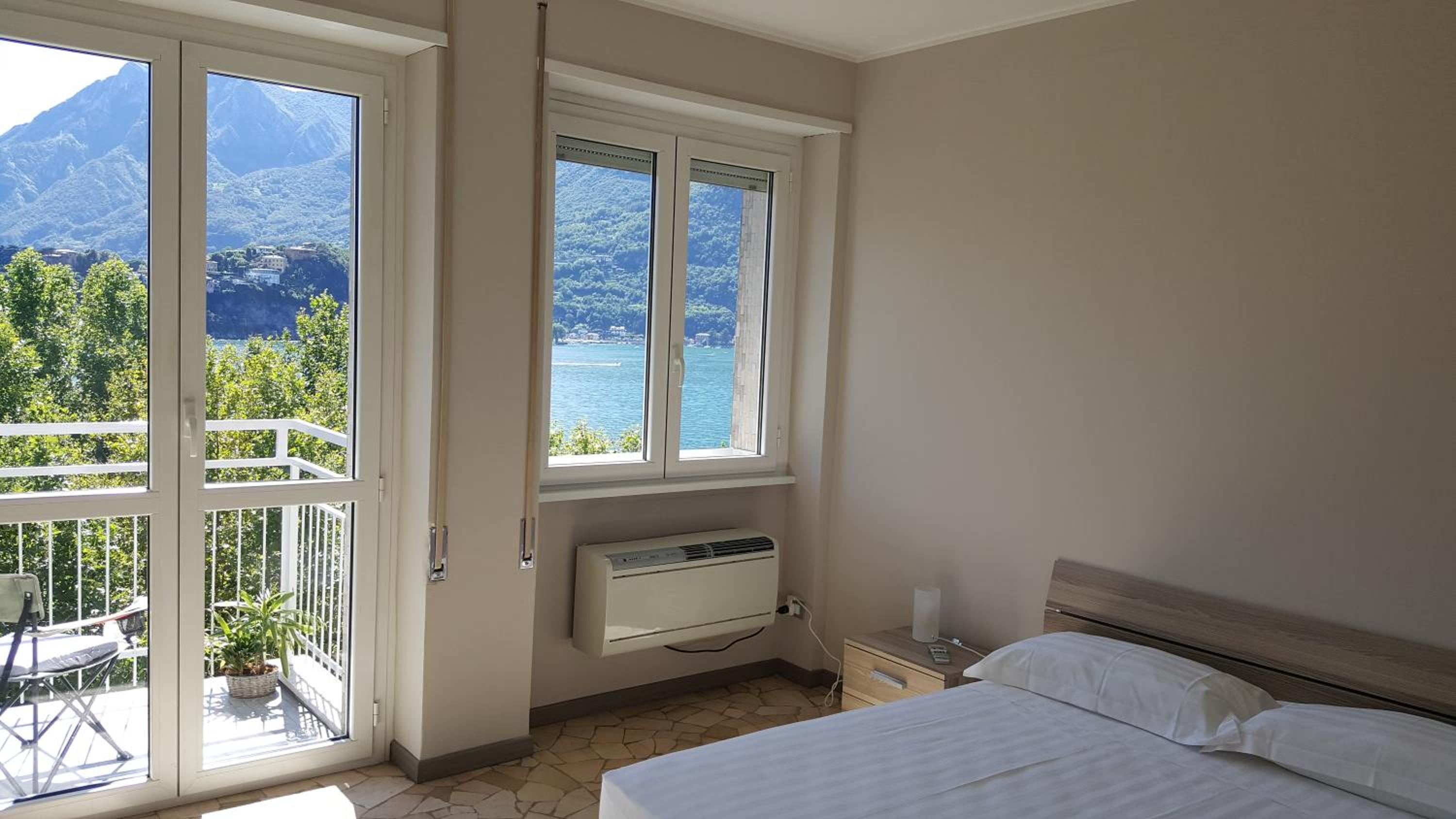 Apartment with Lake View