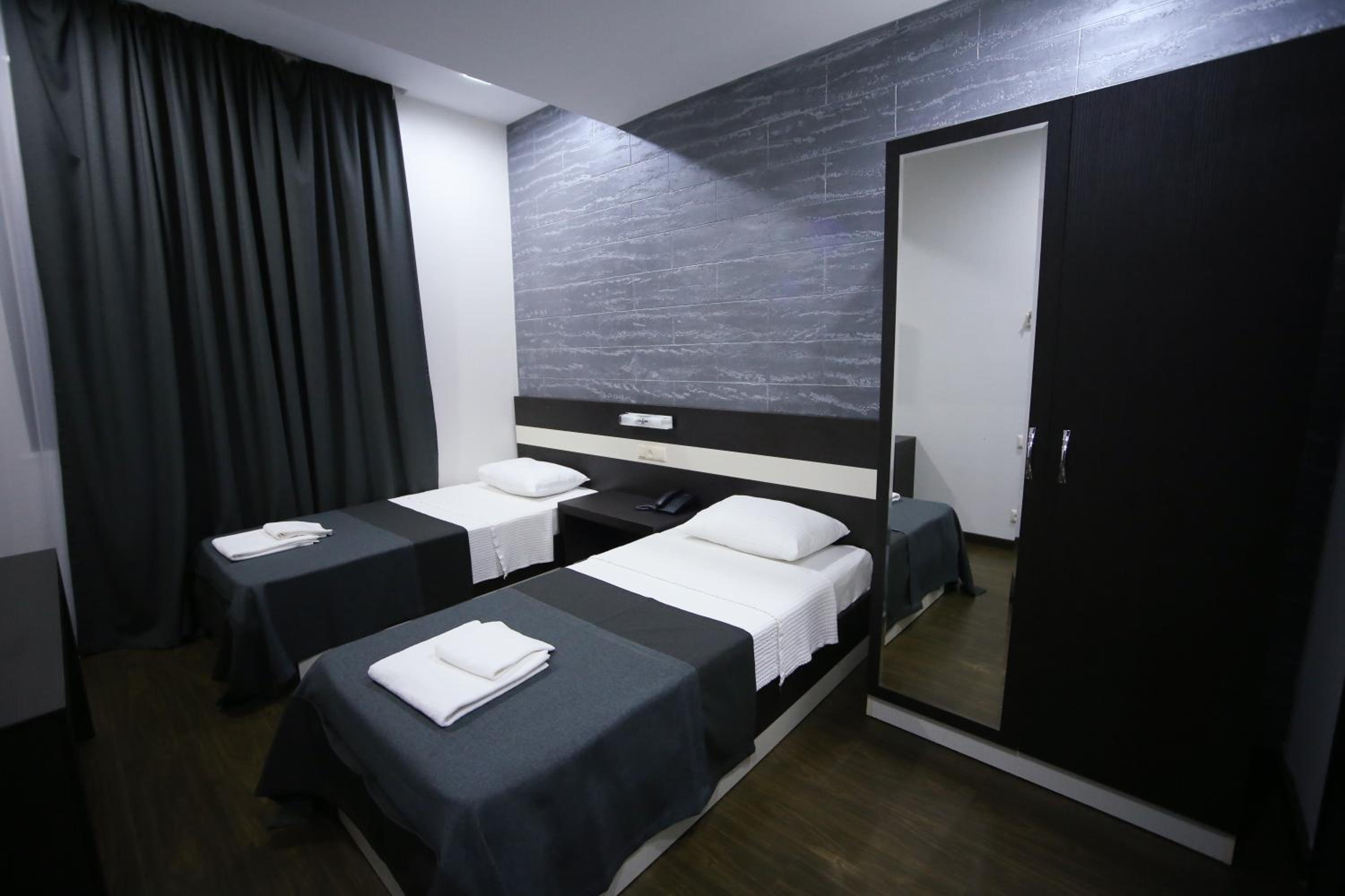 Twin Room with Bathroom photo 1