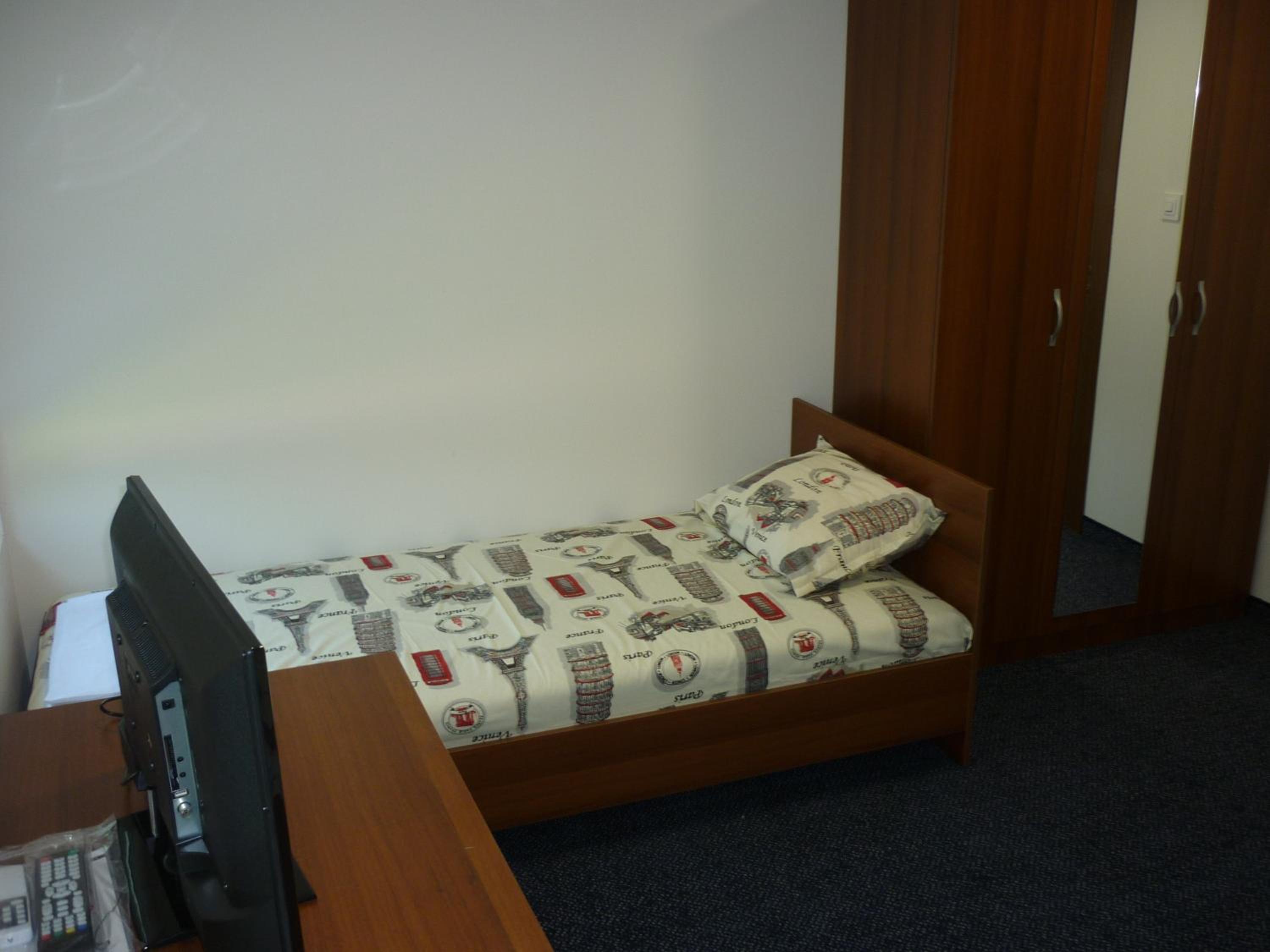 Single Room with Private Bathroom photo 1