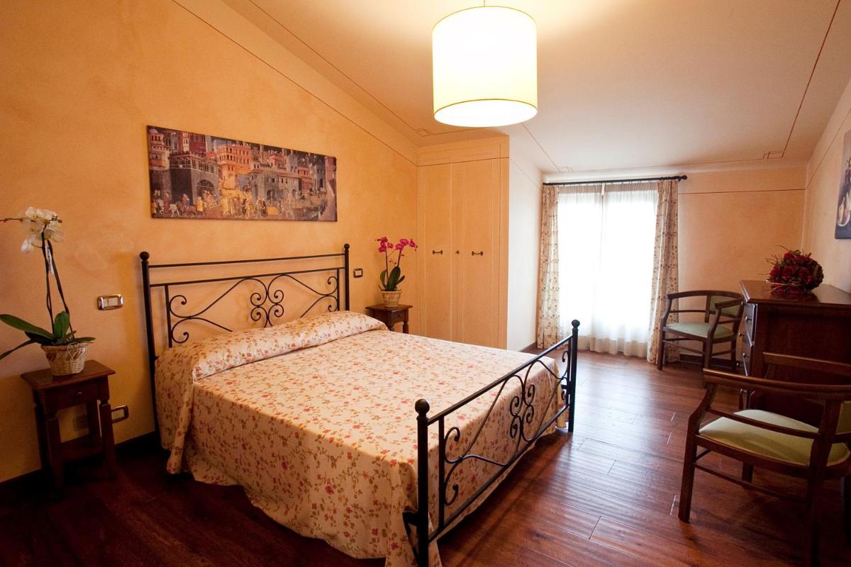 One-Bedroom Apartment (3 Adults) with Mountain View photo 2