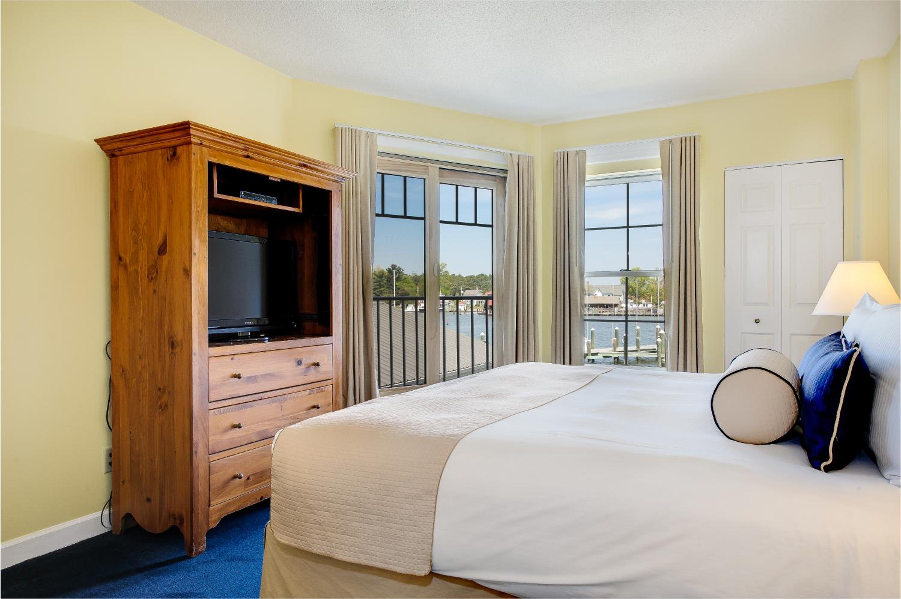 King Suite with Balcony and Spa Bath