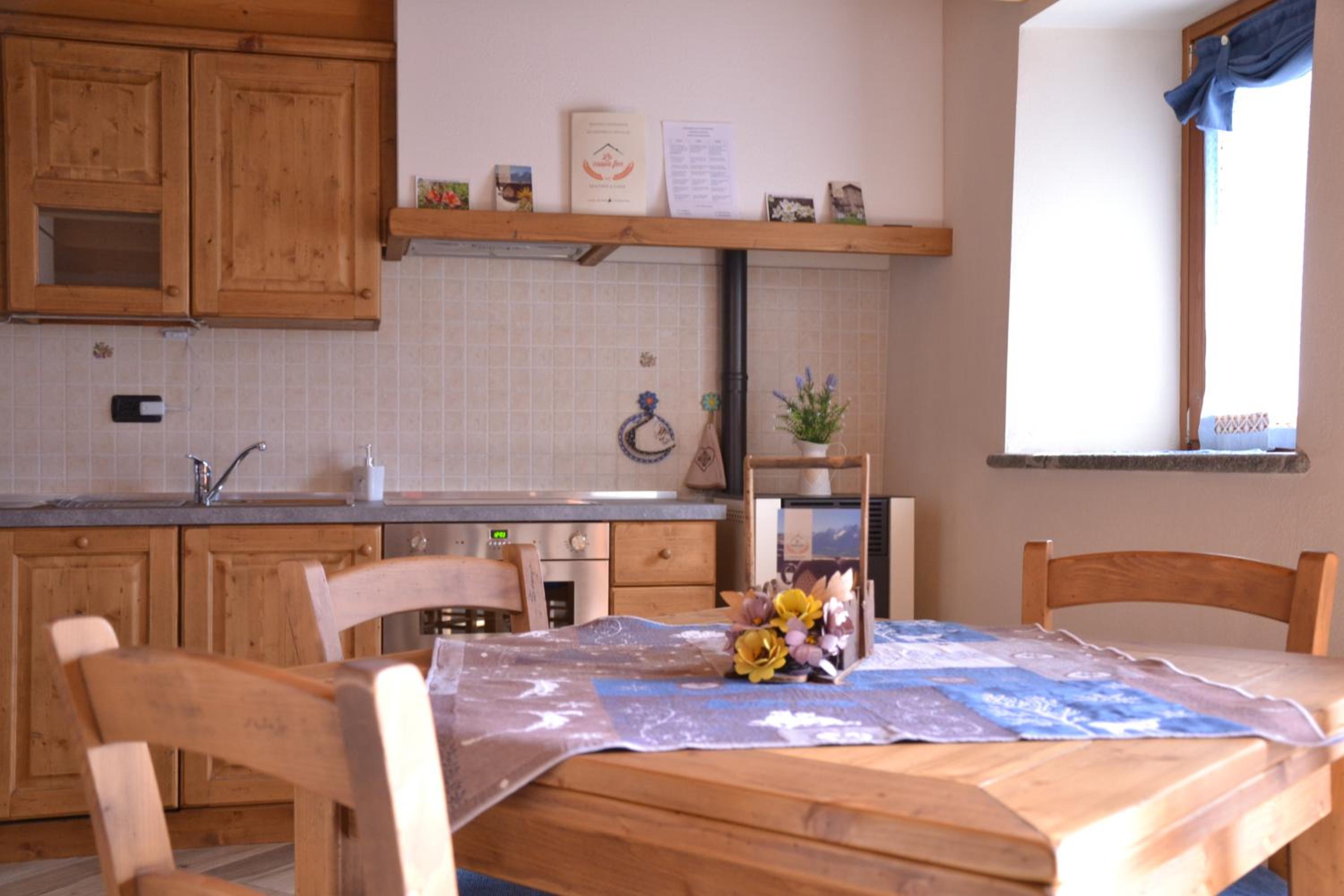 Large One-Bedroom Apartment with Balcony photo 3