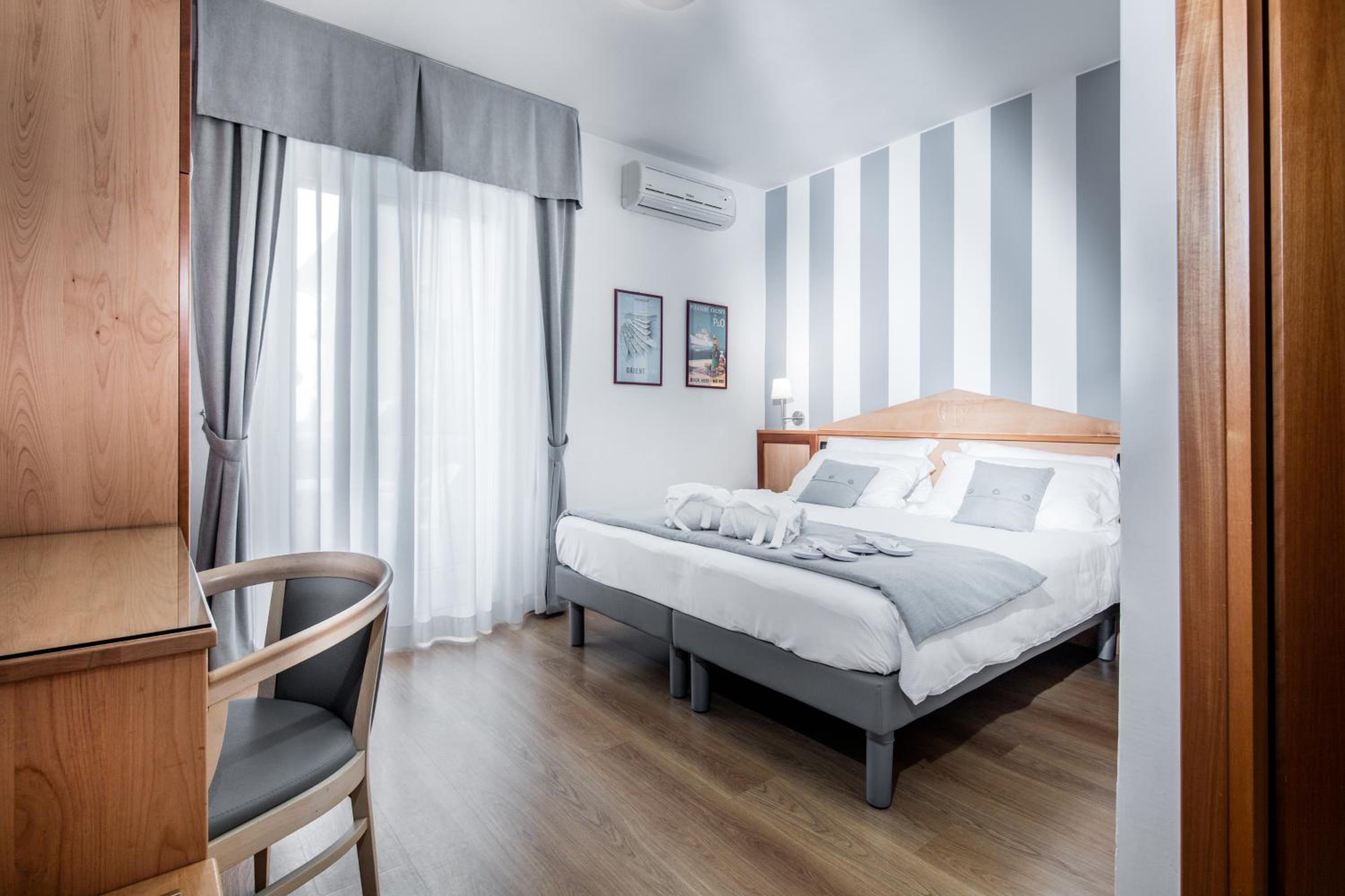 Double Room - Photo 14