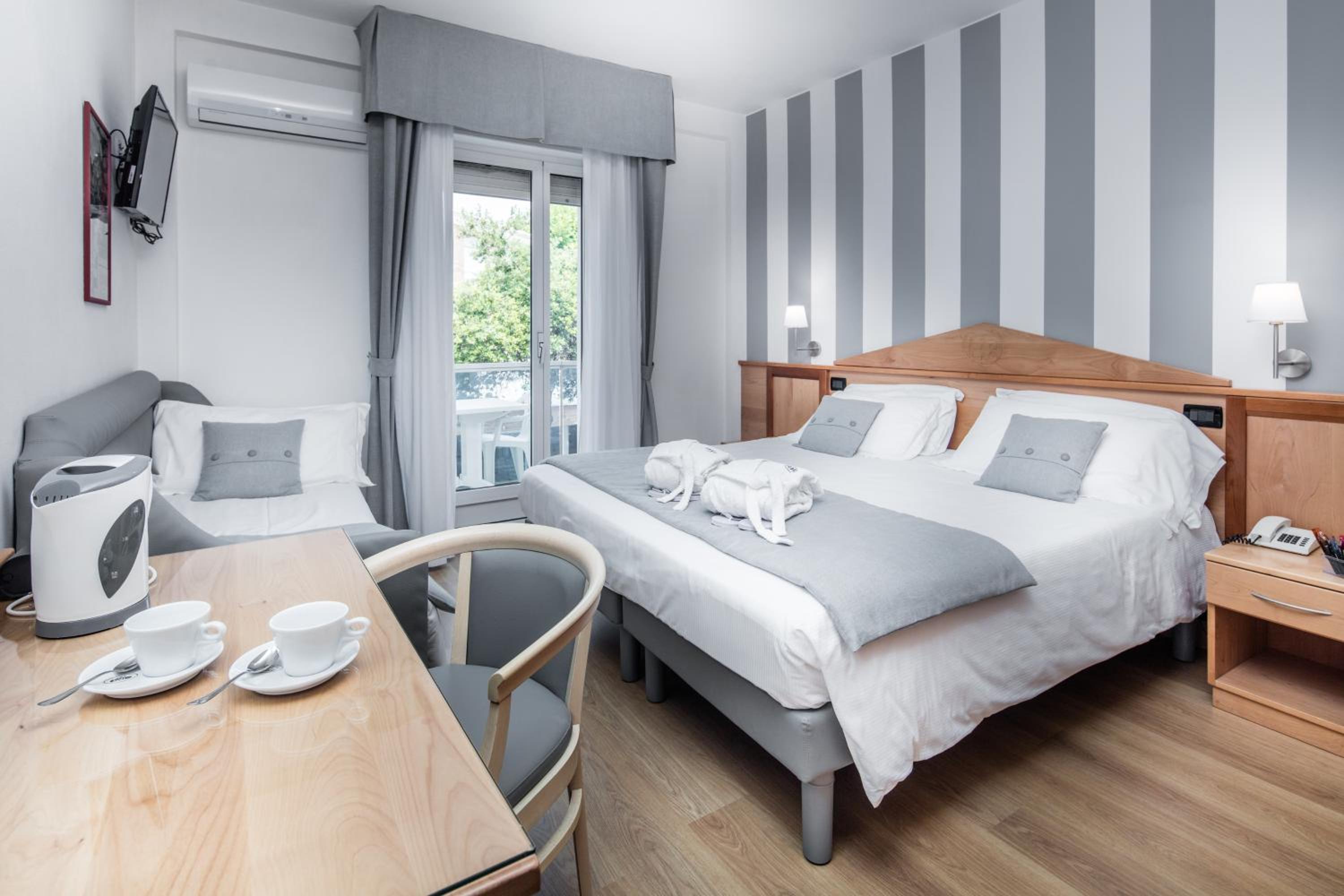 Double Room - Photo 18