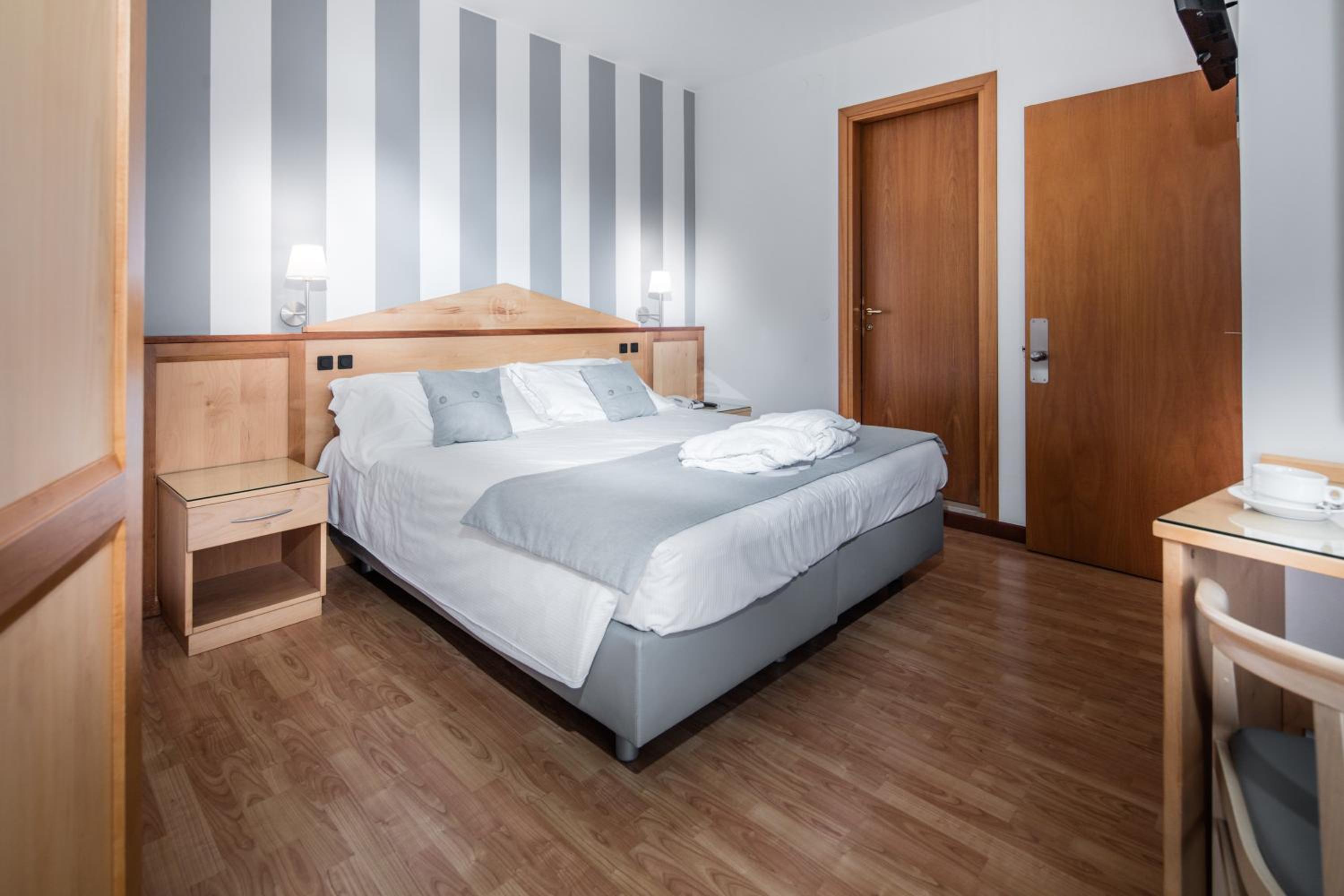 Double Room - Photo 10