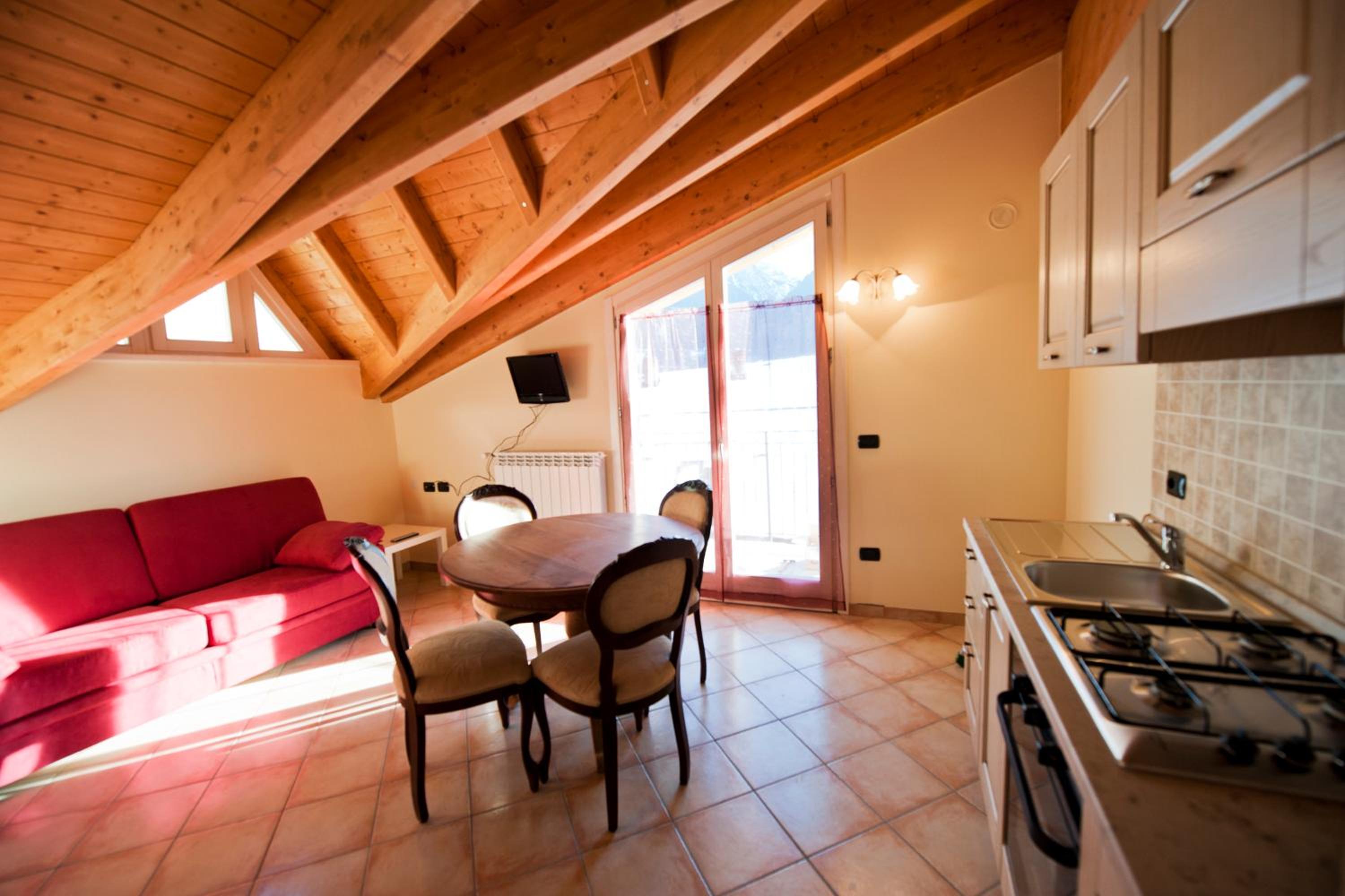 One-Bedroom Apartment with Balcony photo 2