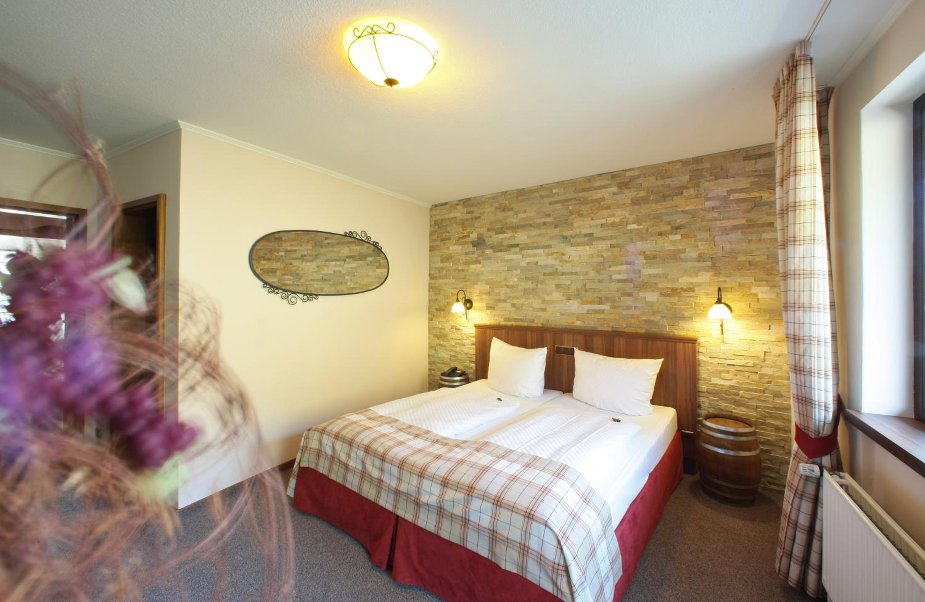 Double Room with Balcony - Photo 3