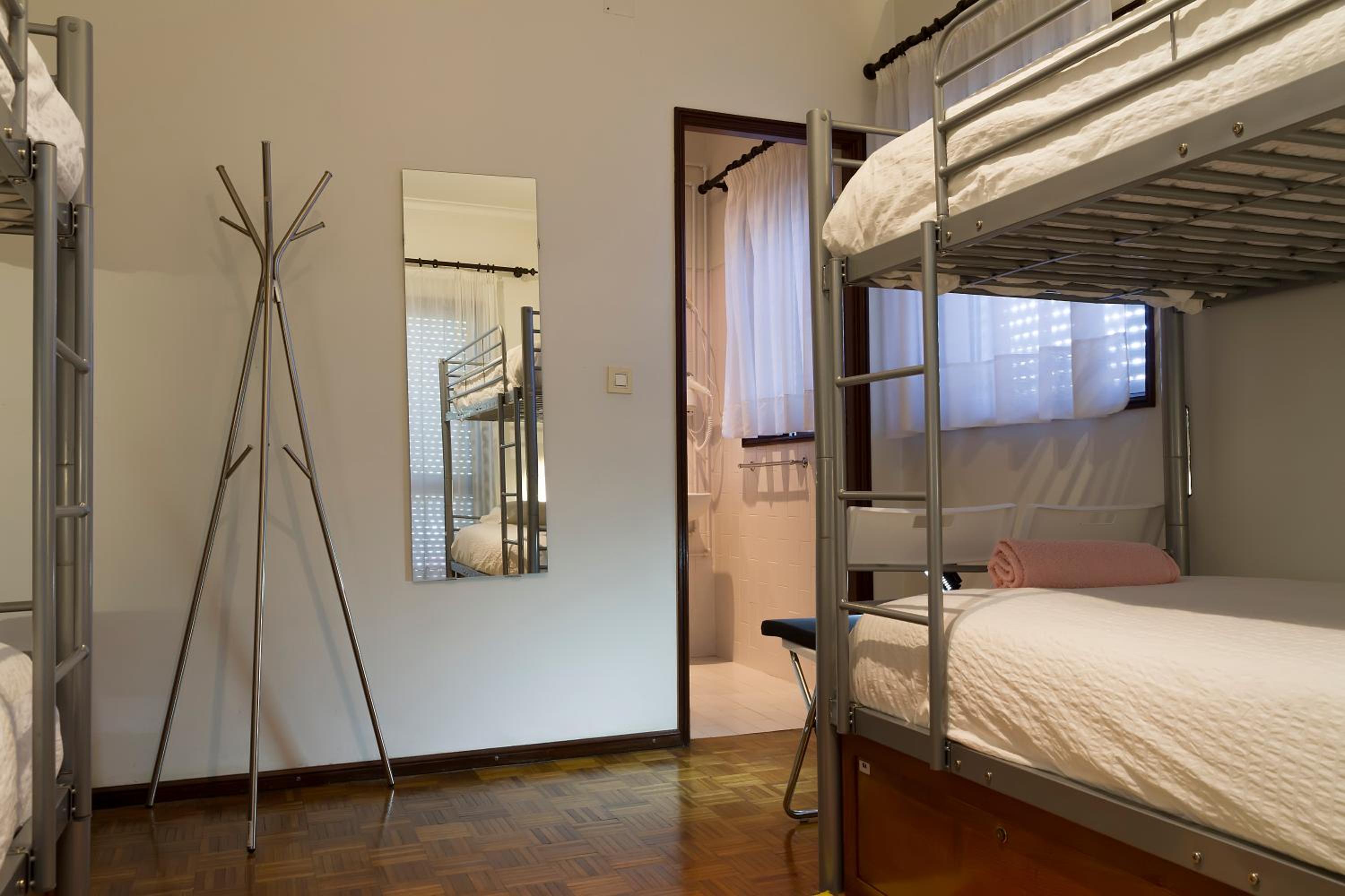 Quadruple Room with Balcony - Photo 4