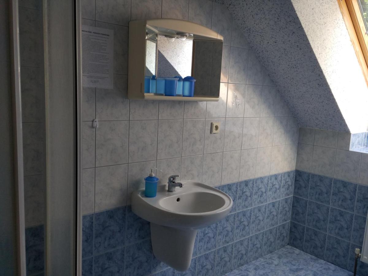 Triple Room with Private Bathroom photo 2