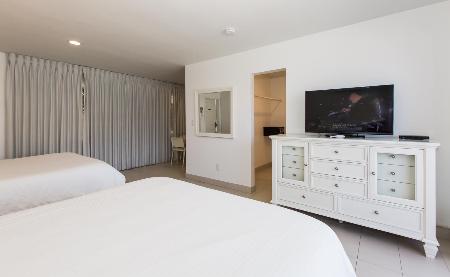 Deluxe Double Room with Two Double Beds photo 2