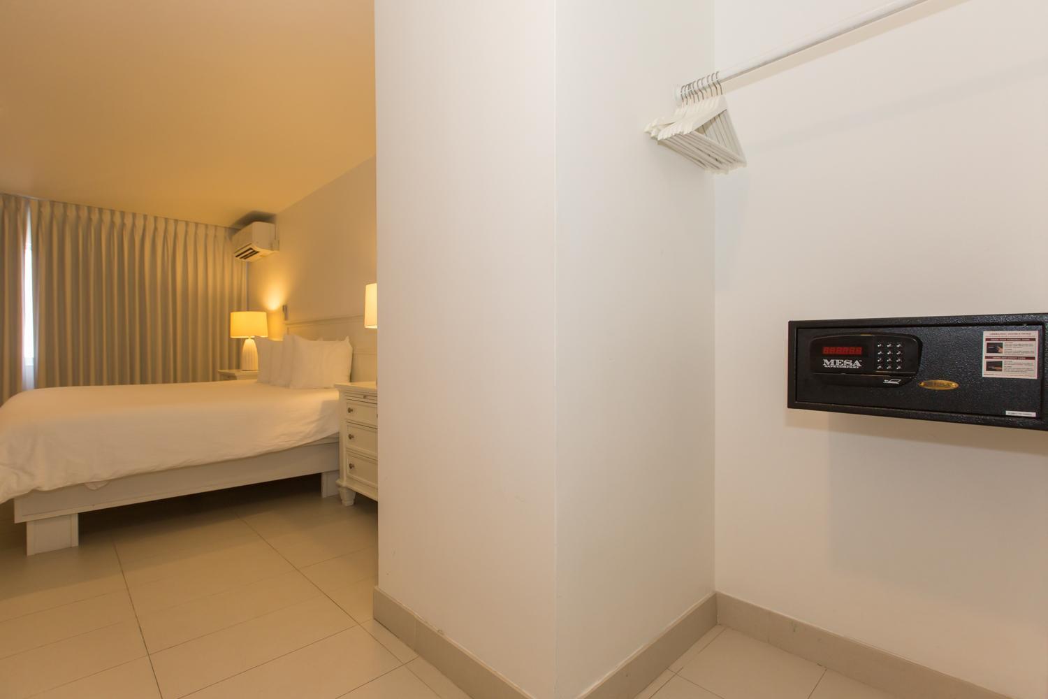 Deluxe King Room photo 2