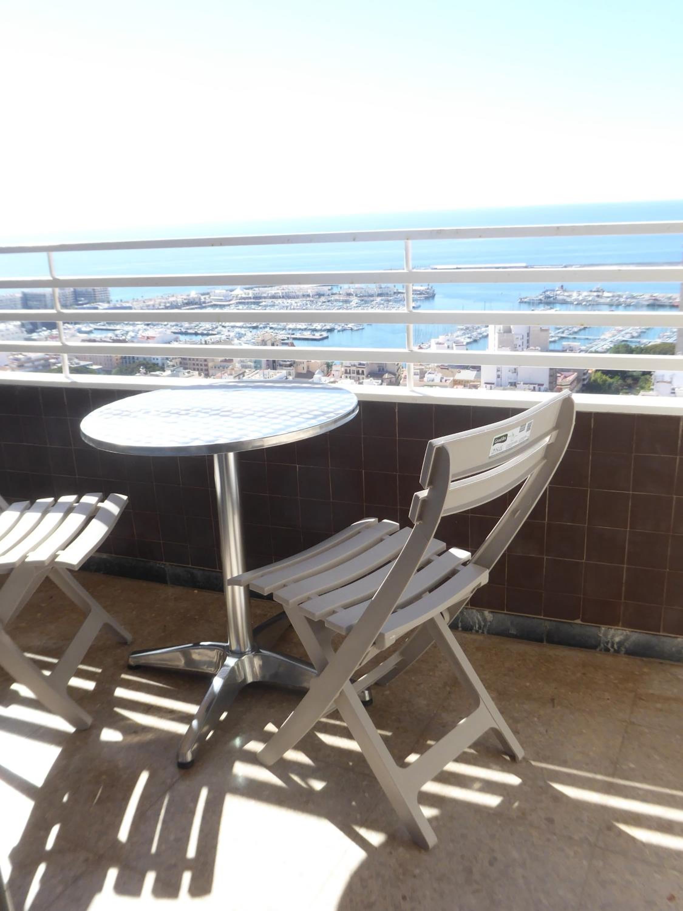 Suite with Balcony - Photo 23