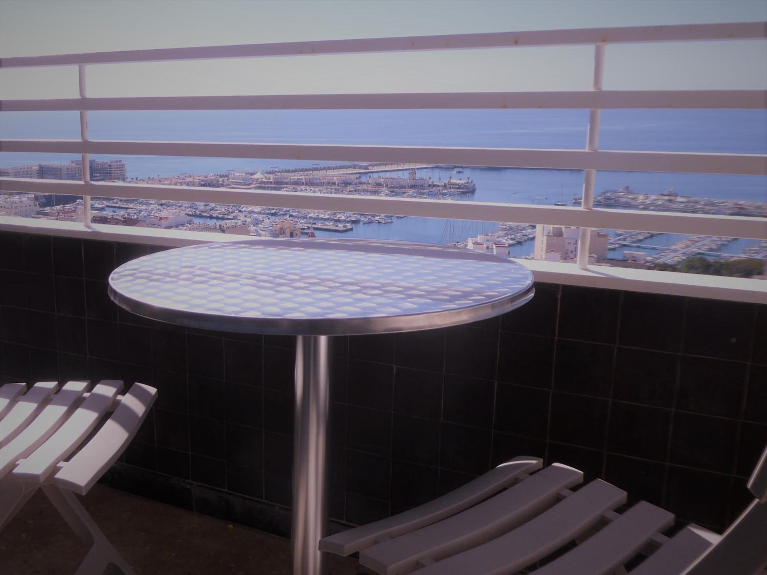 Suite with Balcony - Photo 12