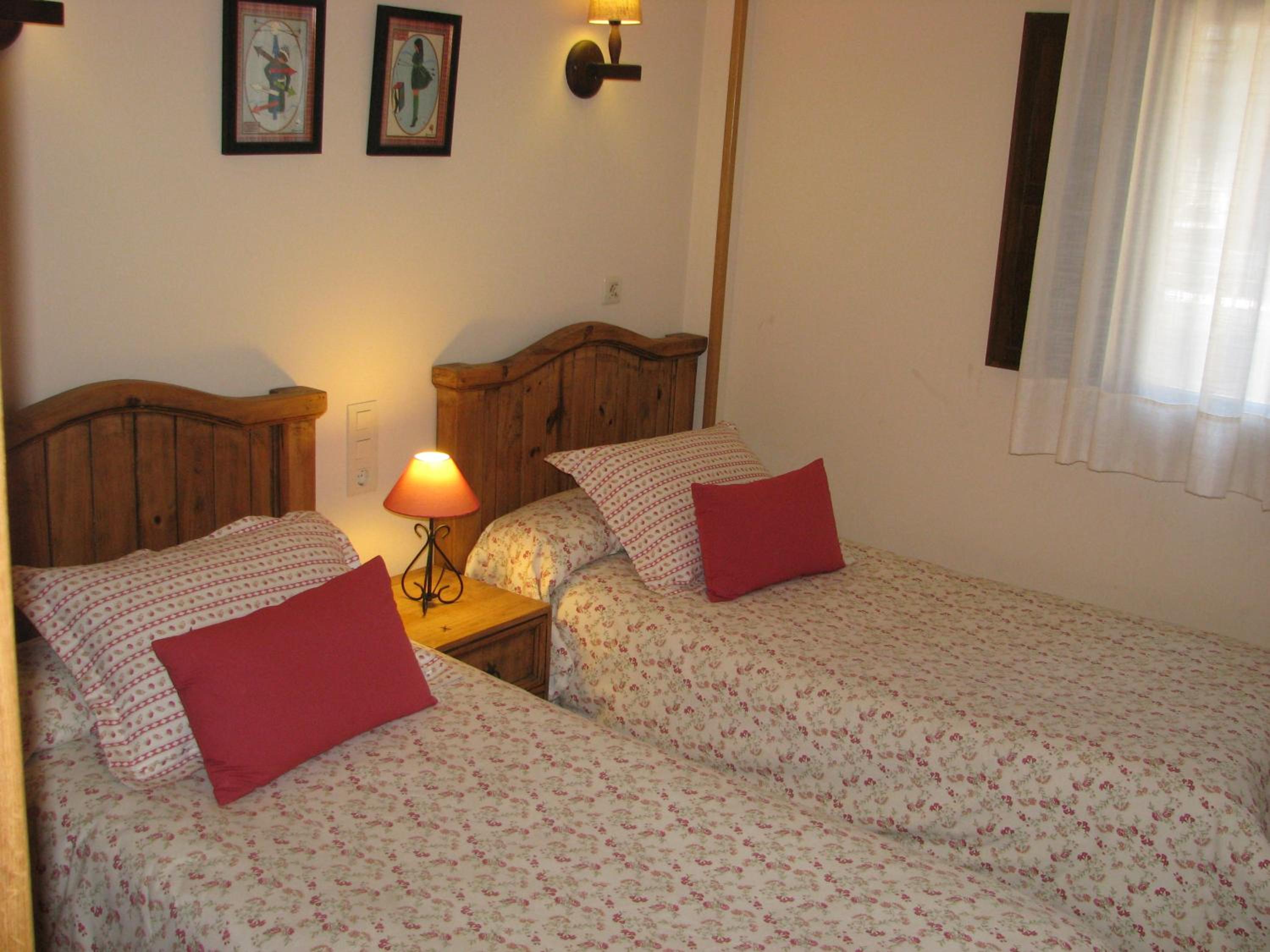 Two-Bedroom Apartment (4-6 Adults) photo 3