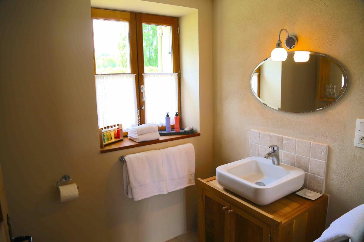 One-Bedroom House - Photo 23