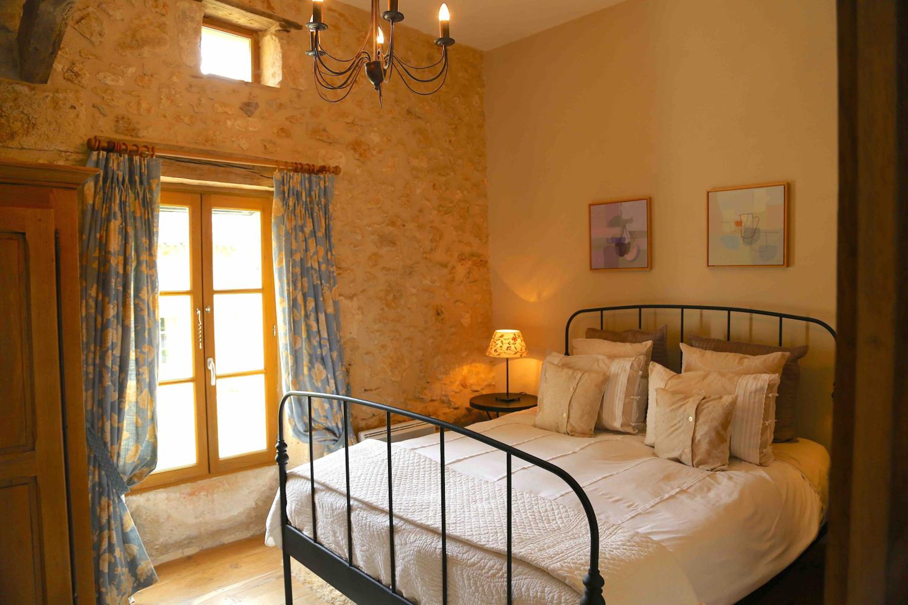 One-Bedroom House - Photo 24