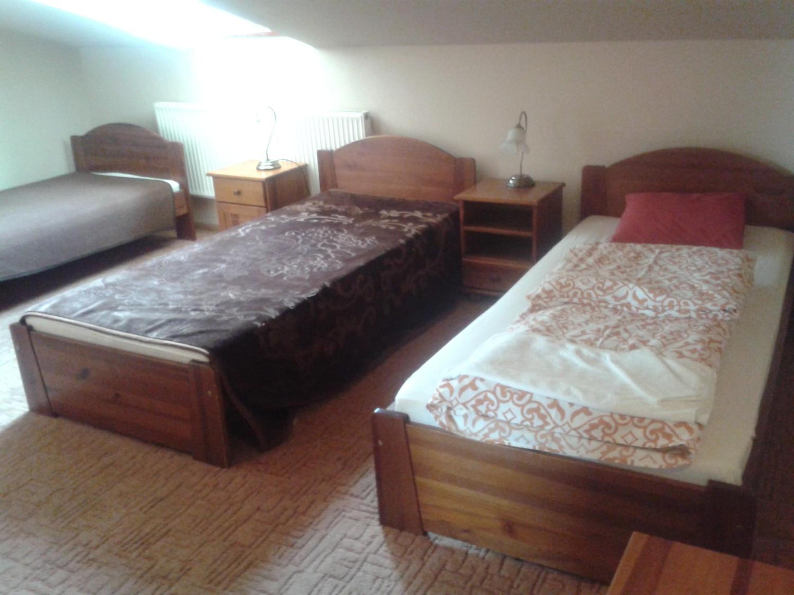 Economy Triple Room - Photo 4